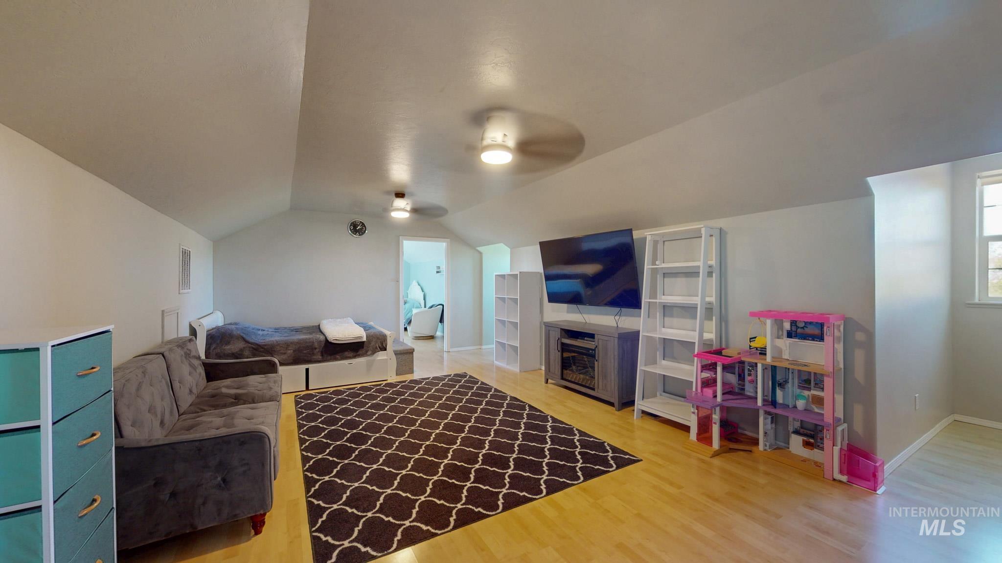 1868 S 1850 E, Gooding, Idaho 83330, 4 Bedrooms, 2 Bathrooms, Residential For Sale, Price $700,000, 98987606