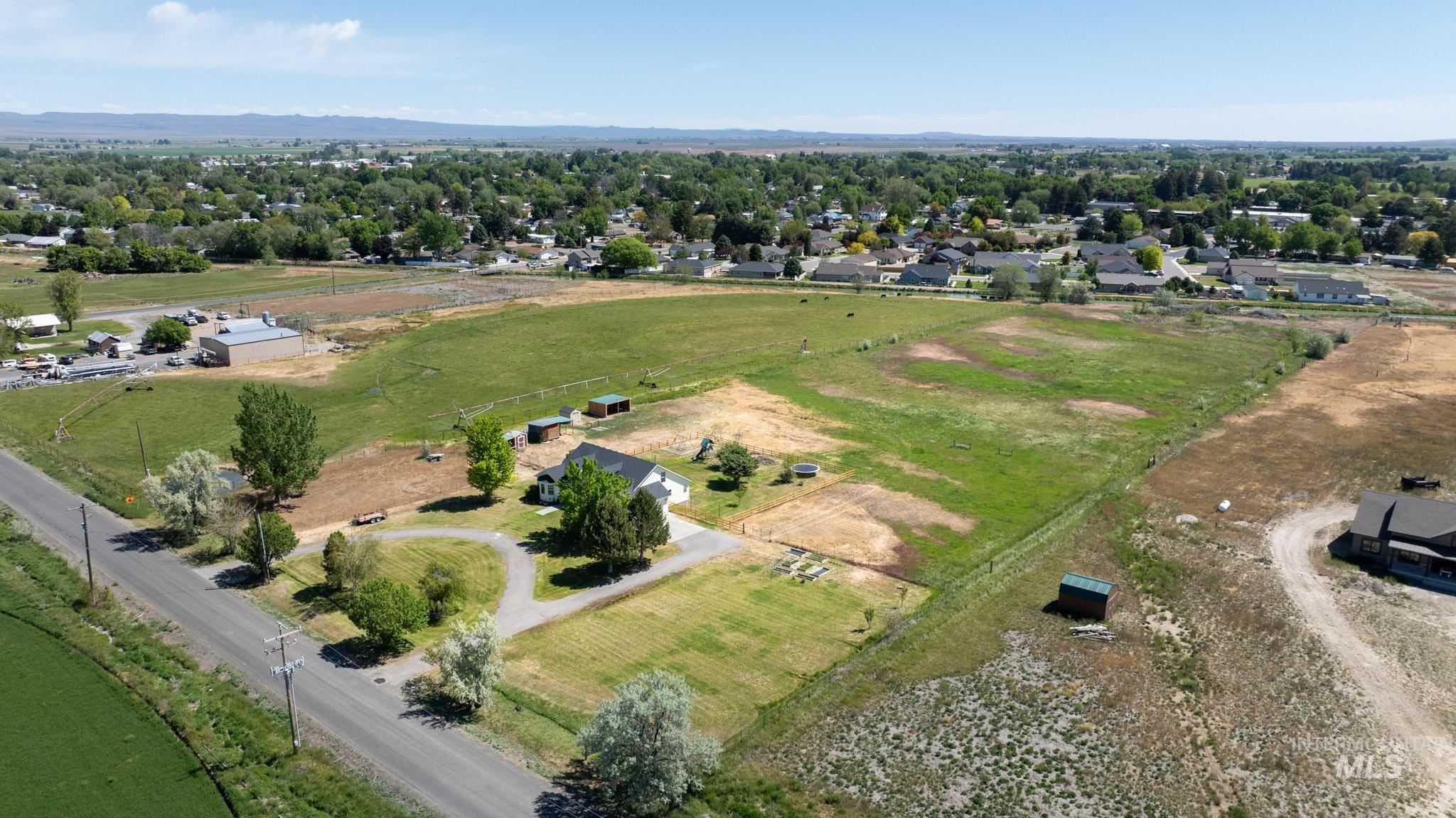 1868 S 1850 E, Gooding, Idaho 83330, 4 Bedrooms, 2 Bathrooms, Residential For Sale, Price $700,000, 98987606