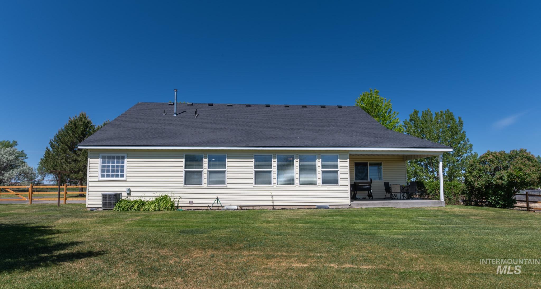 1868 S 1850 E, Gooding, Idaho 83330, 4 Bedrooms, 2 Bathrooms, Residential For Sale, Price $700,000, 98987606