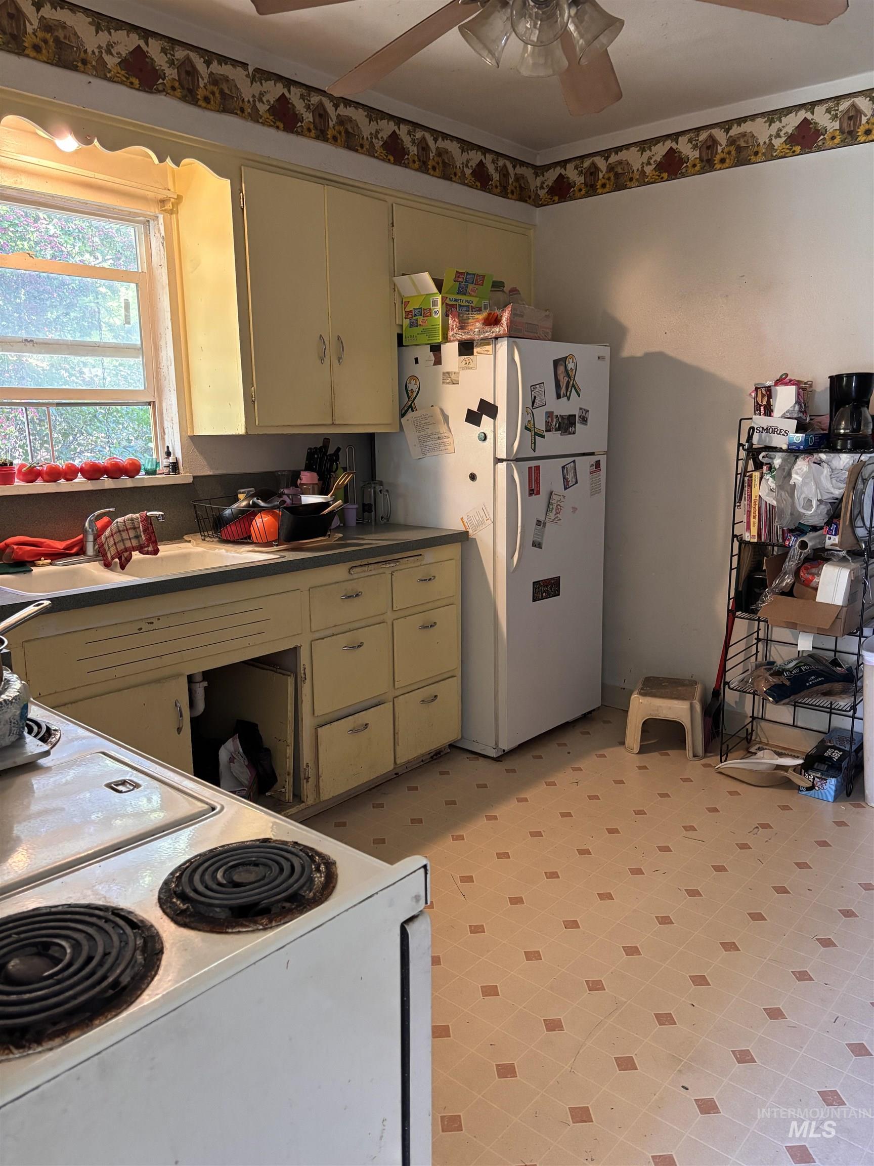 926 W Young St., Pocatello, Idaho 83204, 2 Bedrooms, 1 Bathroom, Residential Income For Sale, Price $198,900, 98987608