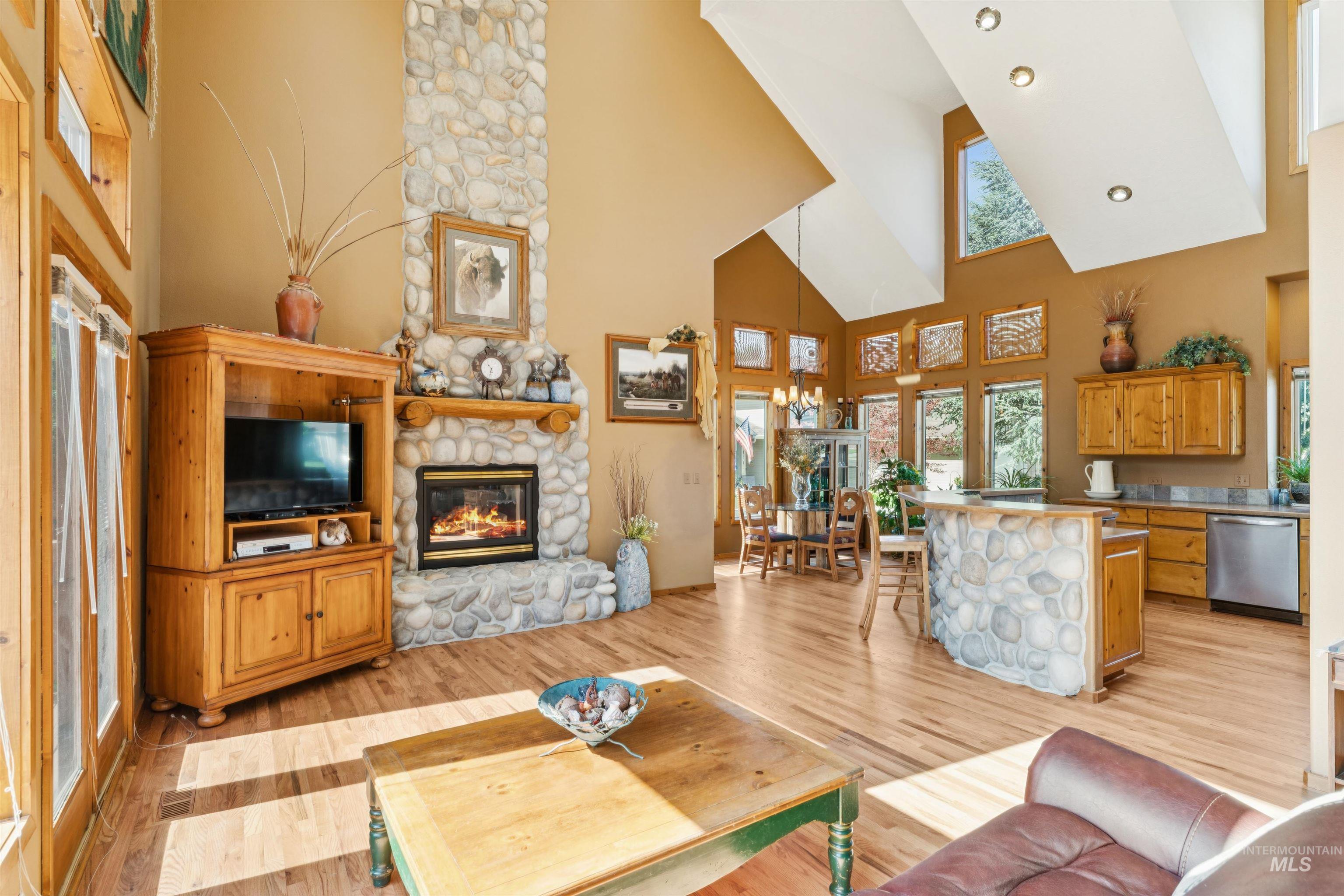 3013 Gold Creek, Eagle, Idaho 83616, 3 Bedrooms, 2 Bathrooms, Residential For Sale, Price $620,000, 98987612