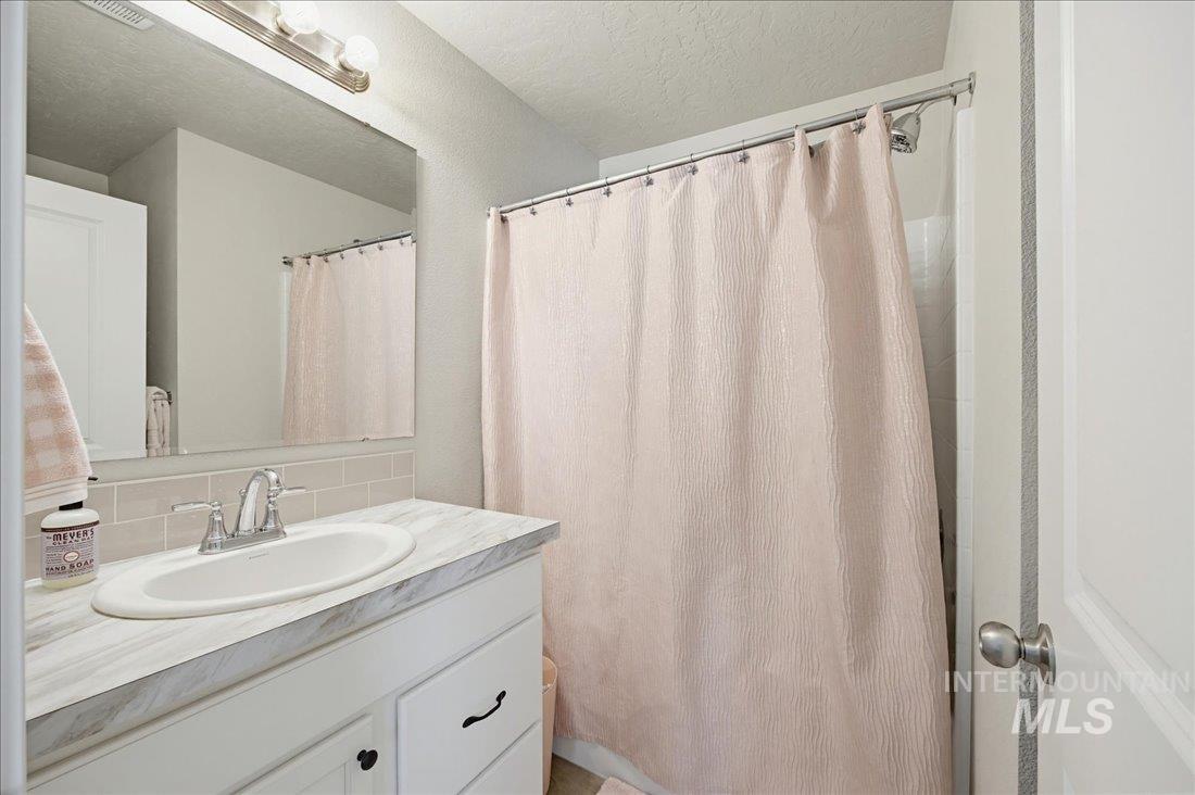 2314 E Spice Loop #4, Nampa, Idaho 83651, 2 Bedrooms, 2.5 Bathrooms, Residential For Sale, Price $300,000, 98987624