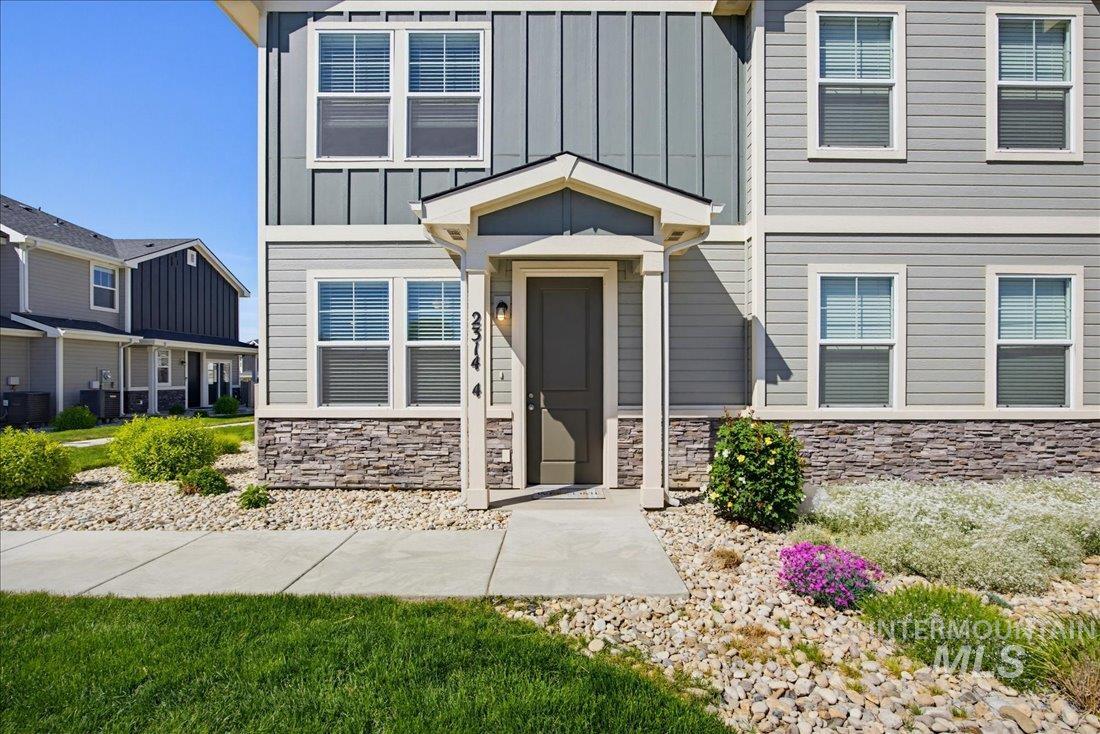 2314 E Spice Loop #4, Nampa, Idaho 83651, 2 Bedrooms, 2.5 Bathrooms, Residential For Sale, Price $300,000, 98987624
