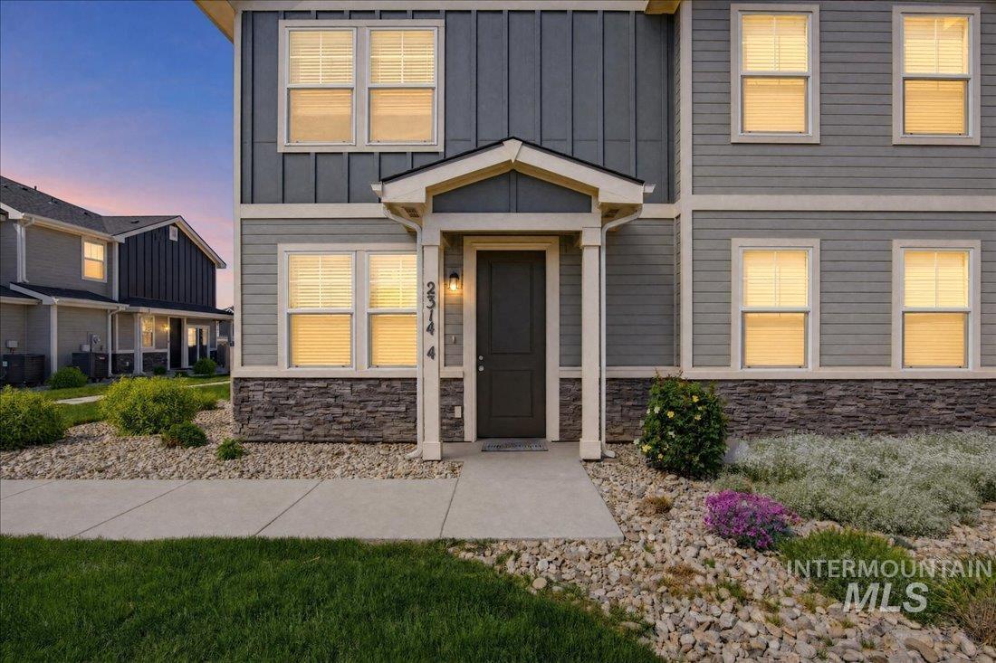 2314 E Spice Loop #4, Nampa, Idaho 83651, 2 Bedrooms, 2.5 Bathrooms, Residential For Sale, Price $300,000, 98987624