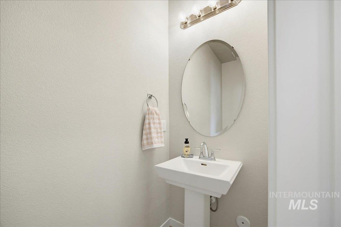 2314 E Spice Loop #4, Nampa, Idaho 83651, 2 Bedrooms, 2.5 Bathrooms, Residential For Sale, Price $300,000, 98987624