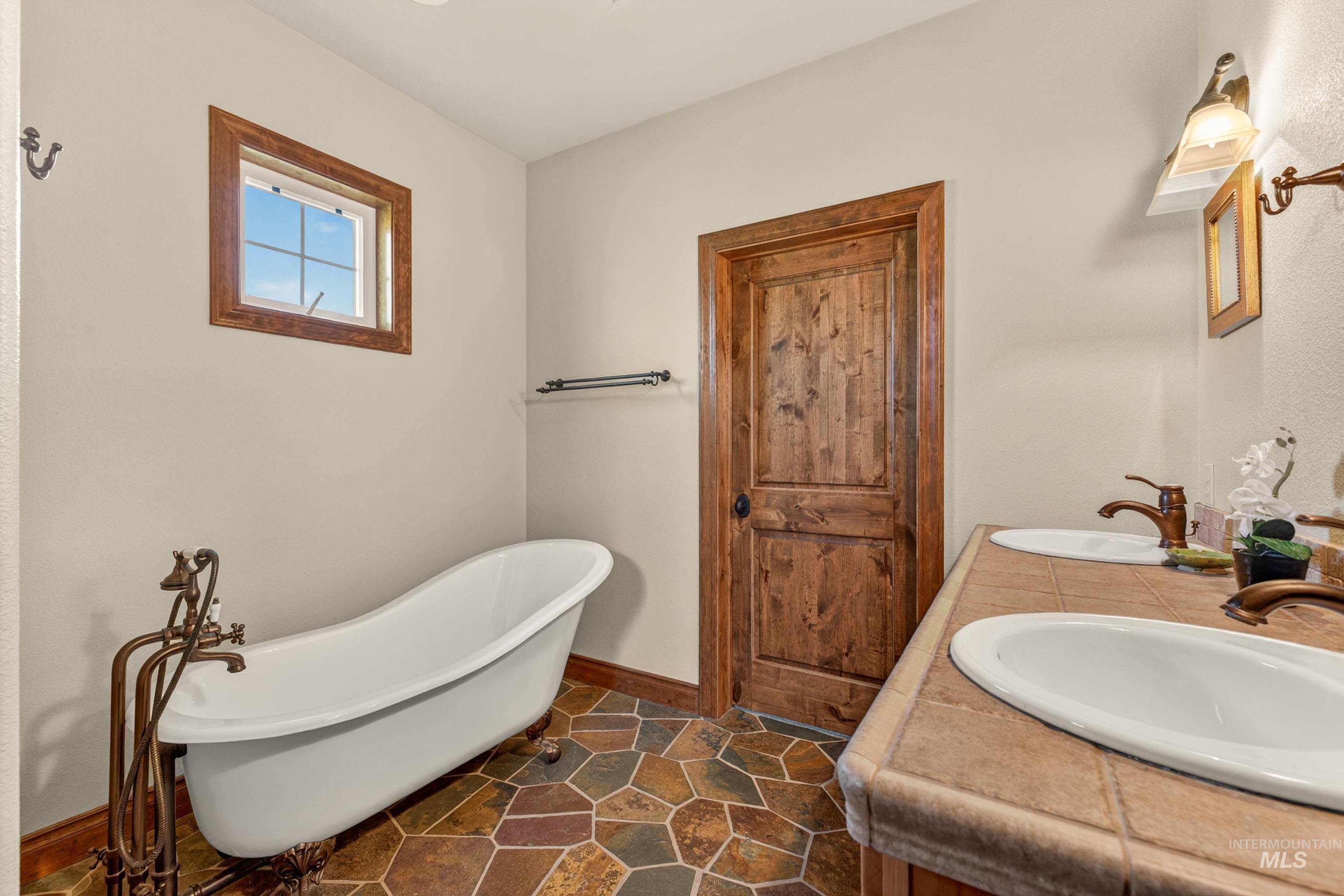 113 Deford Rd, White Bird, Idaho 83554, 3 Bedrooms, 3 Bathrooms, Residential For Sale, Price $2,300,000,MLS 98987629
