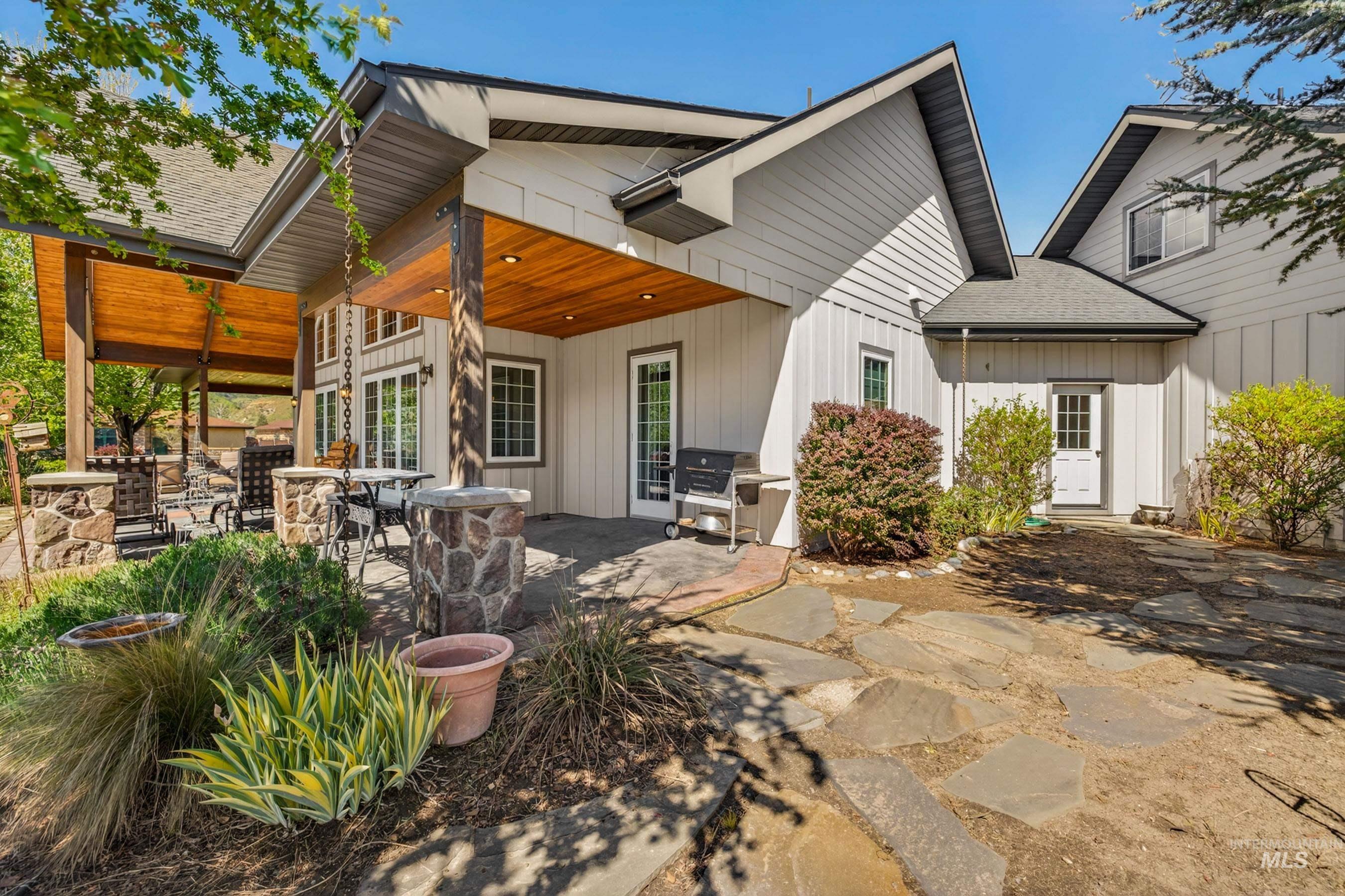 113 Deford Rd, White Bird, Idaho 83554, 3 Bedrooms, 3 Bathrooms, Residential For Sale, Price $2,300,000,MLS 98987629