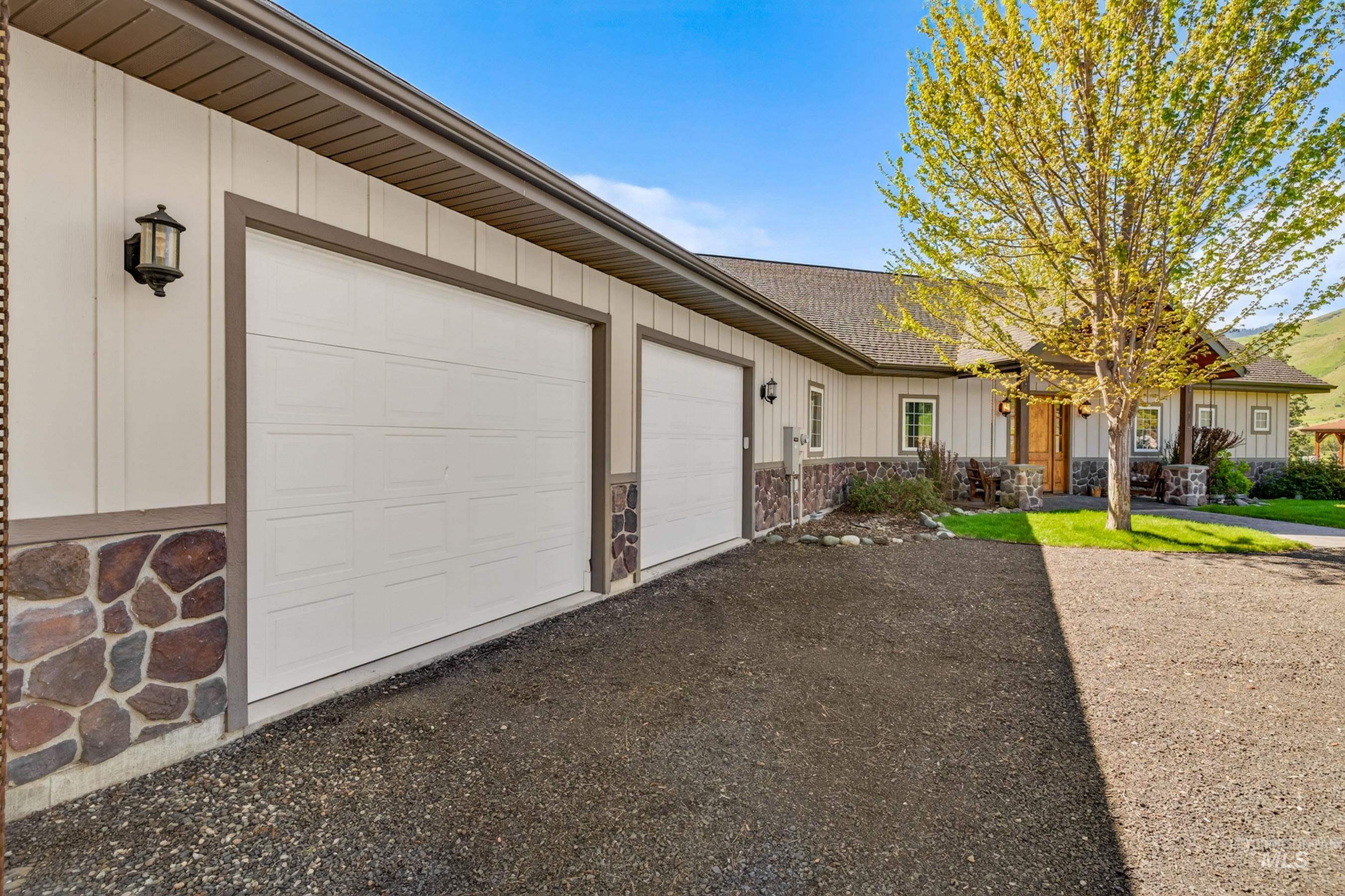 113 Deford Rd, White Bird, Idaho 83554, 3 Bedrooms, 3 Bathrooms, Residential For Sale, Price $2,300,000,MLS 98987629