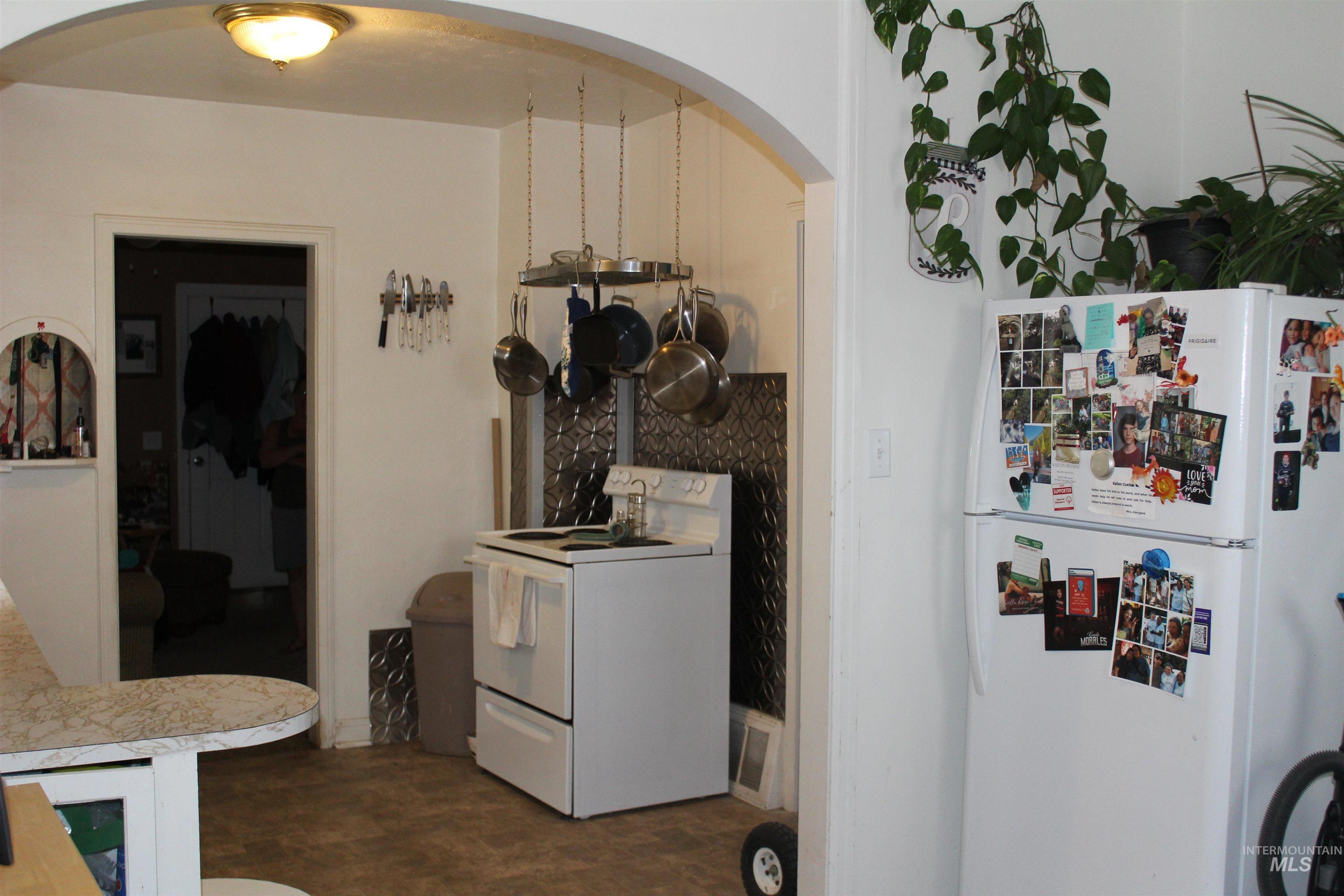 376 Van Buren St, Twin Falls, Idaho 83301, 2 Bedrooms, 1 Bathroom, Residential For Sale, Price $240,000, 98987645