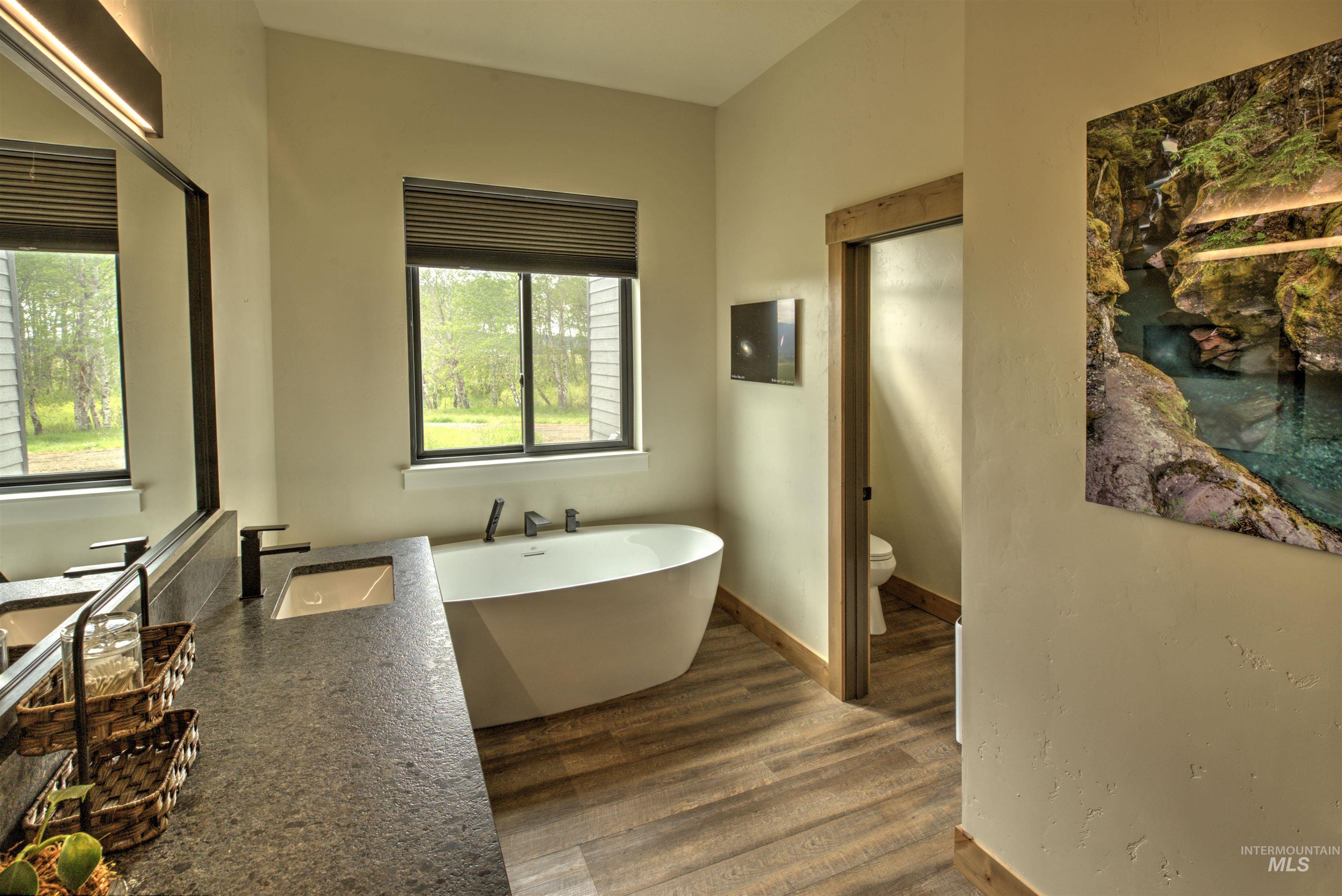 13903 Sky View Court, McCall, Idaho 83638, 4 Bedrooms, 3 Bathrooms, Residential For Sale, Price $1,595,000, 98987647