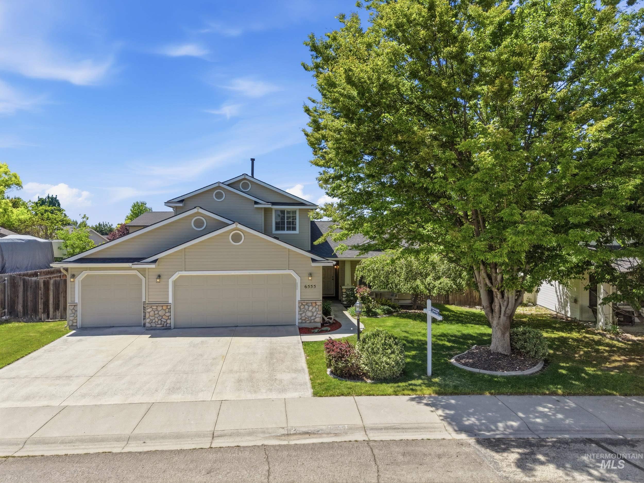 6555 S Moon Pl., Boise, Idaho 83709, 4 Bedrooms, 3 Bathrooms, Residential For Sale, Price $525,000, 98987649