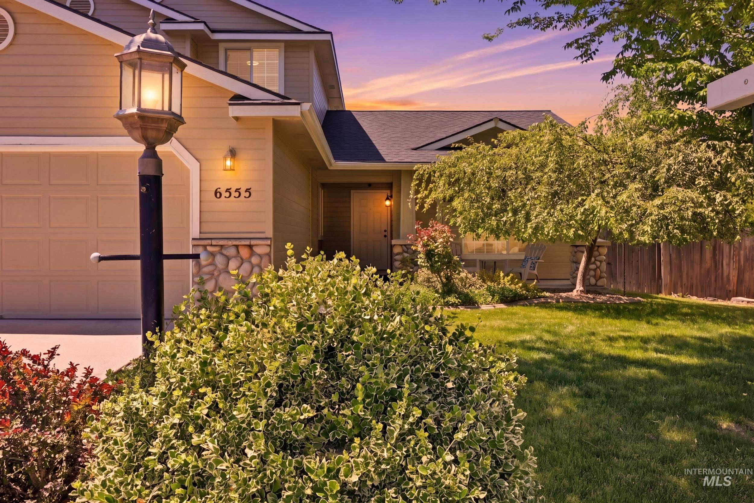6555 S Moon Pl., Boise, Idaho 83709, 4 Bedrooms, 3 Bathrooms, Residential For Sale, Price $525,000, 98987649