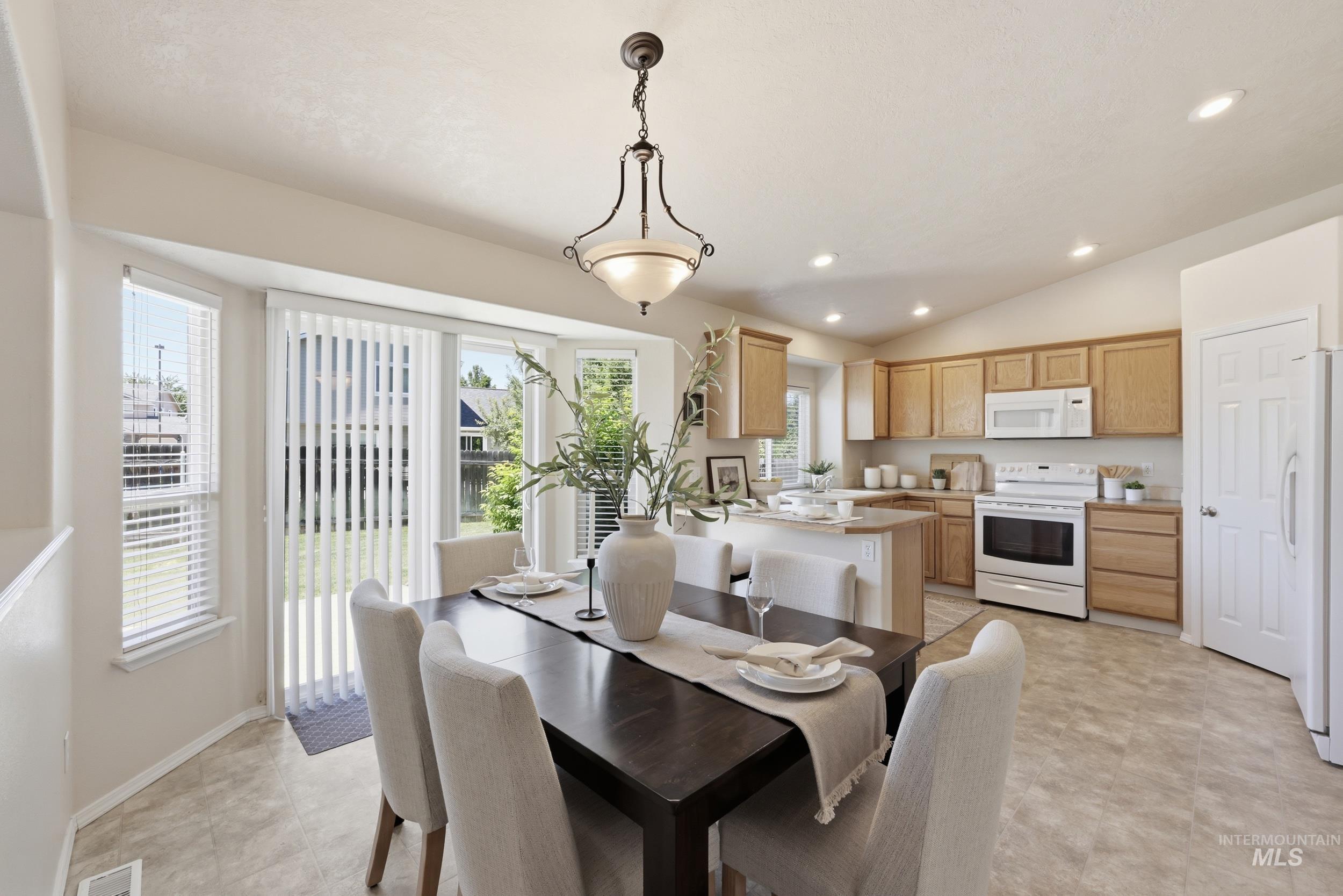6555 S Moon Pl., Boise, Idaho 83709, 4 Bedrooms, 3 Bathrooms, Residential For Sale, Price $525,000, 98987649