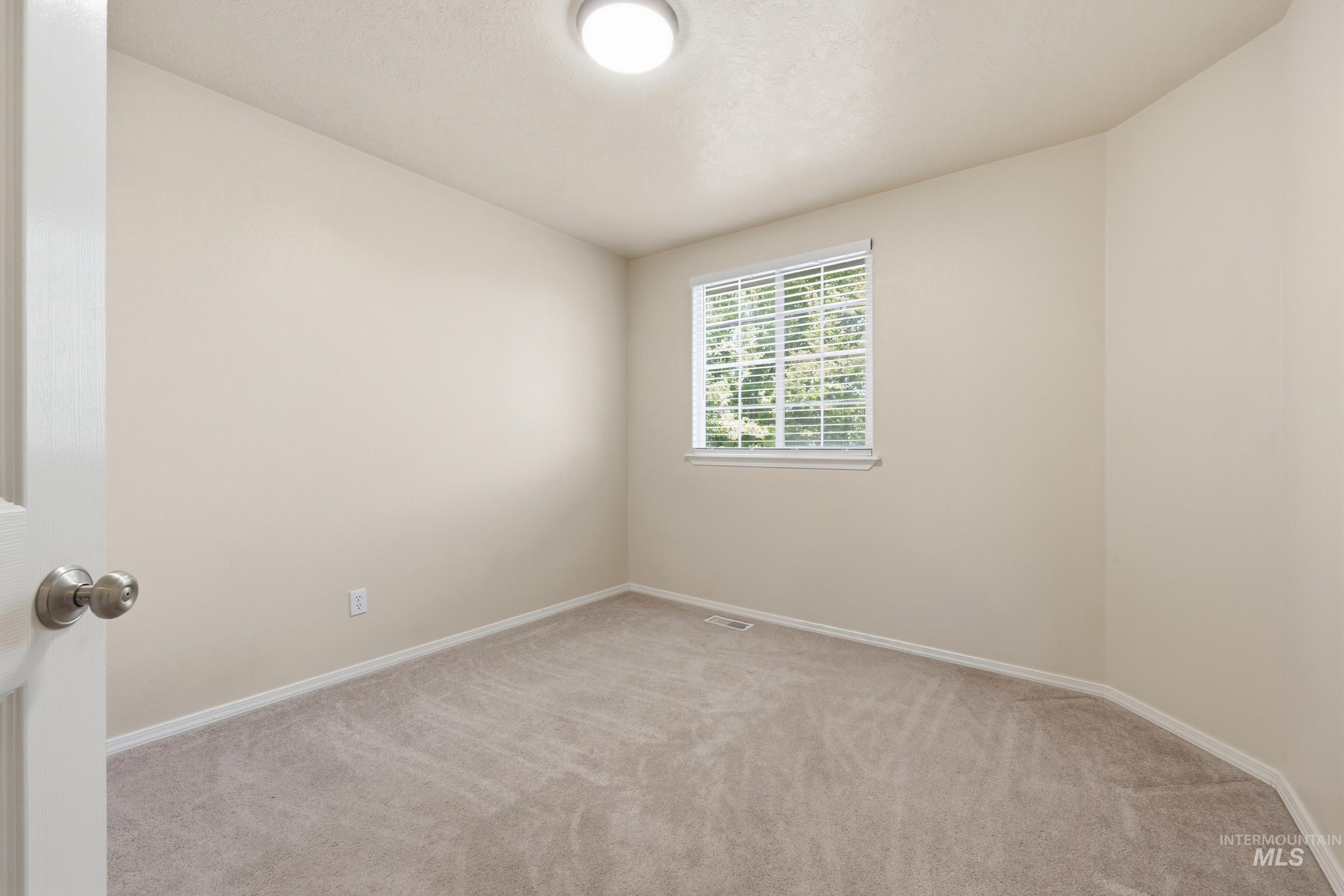 6555 S Moon Pl., Boise, Idaho 83709, 4 Bedrooms, 3 Bathrooms, Residential For Sale, Price $525,000, 98987649