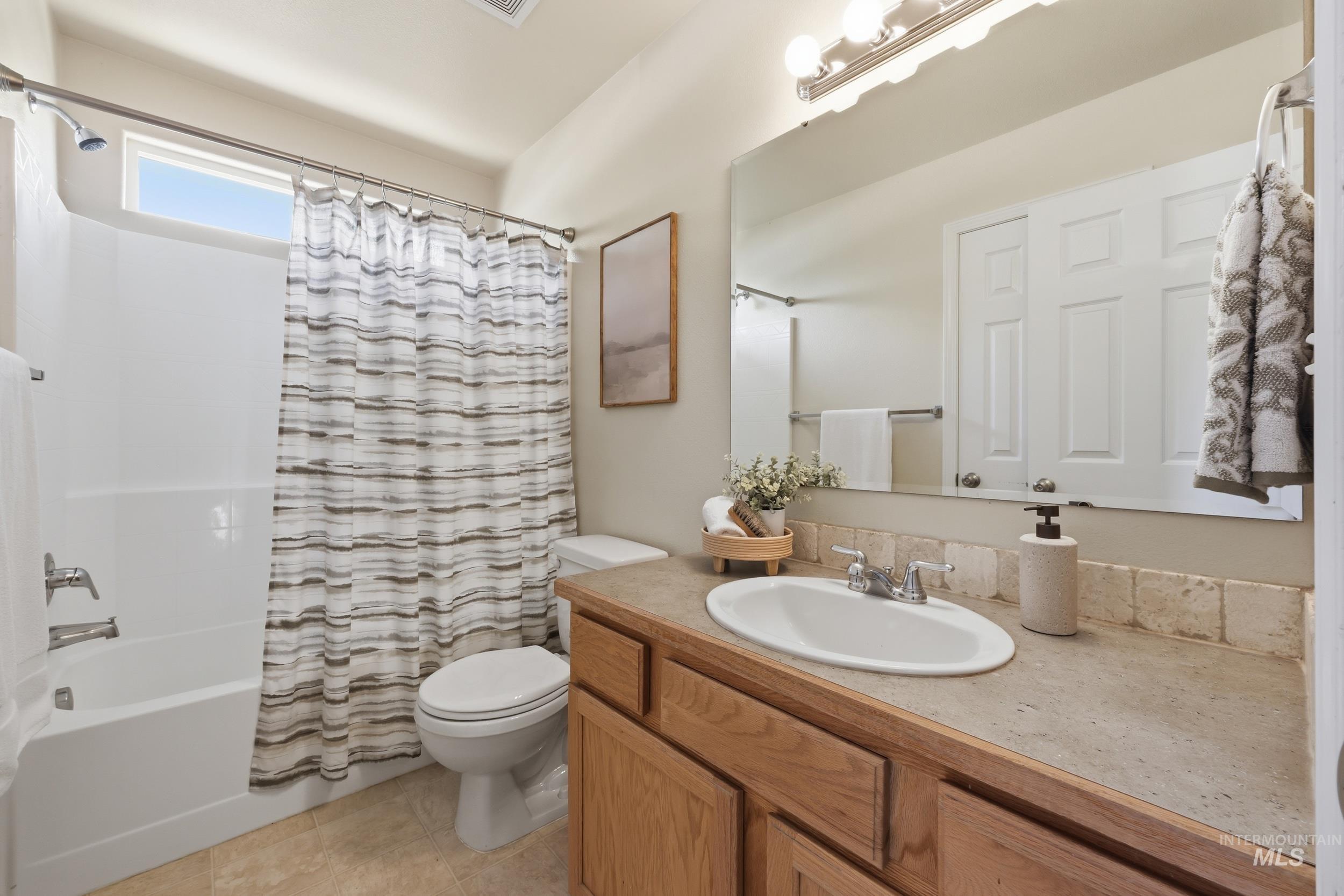 6555 S Moon Pl., Boise, Idaho 83709, 4 Bedrooms, 3 Bathrooms, Residential For Sale, Price $525,000, 98987649