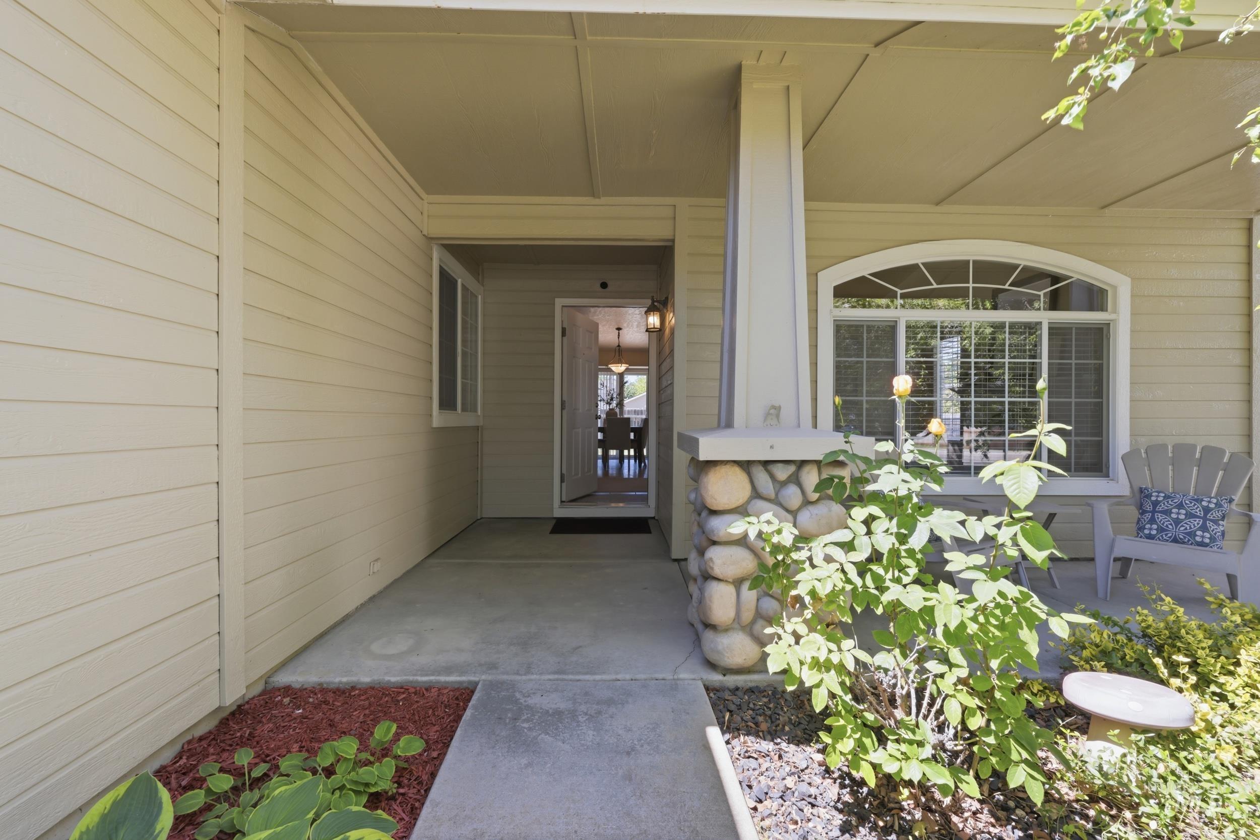 6555 S Moon Pl., Boise, Idaho 83709, 4 Bedrooms, 3 Bathrooms, Residential For Sale, Price $525,000, 98987649