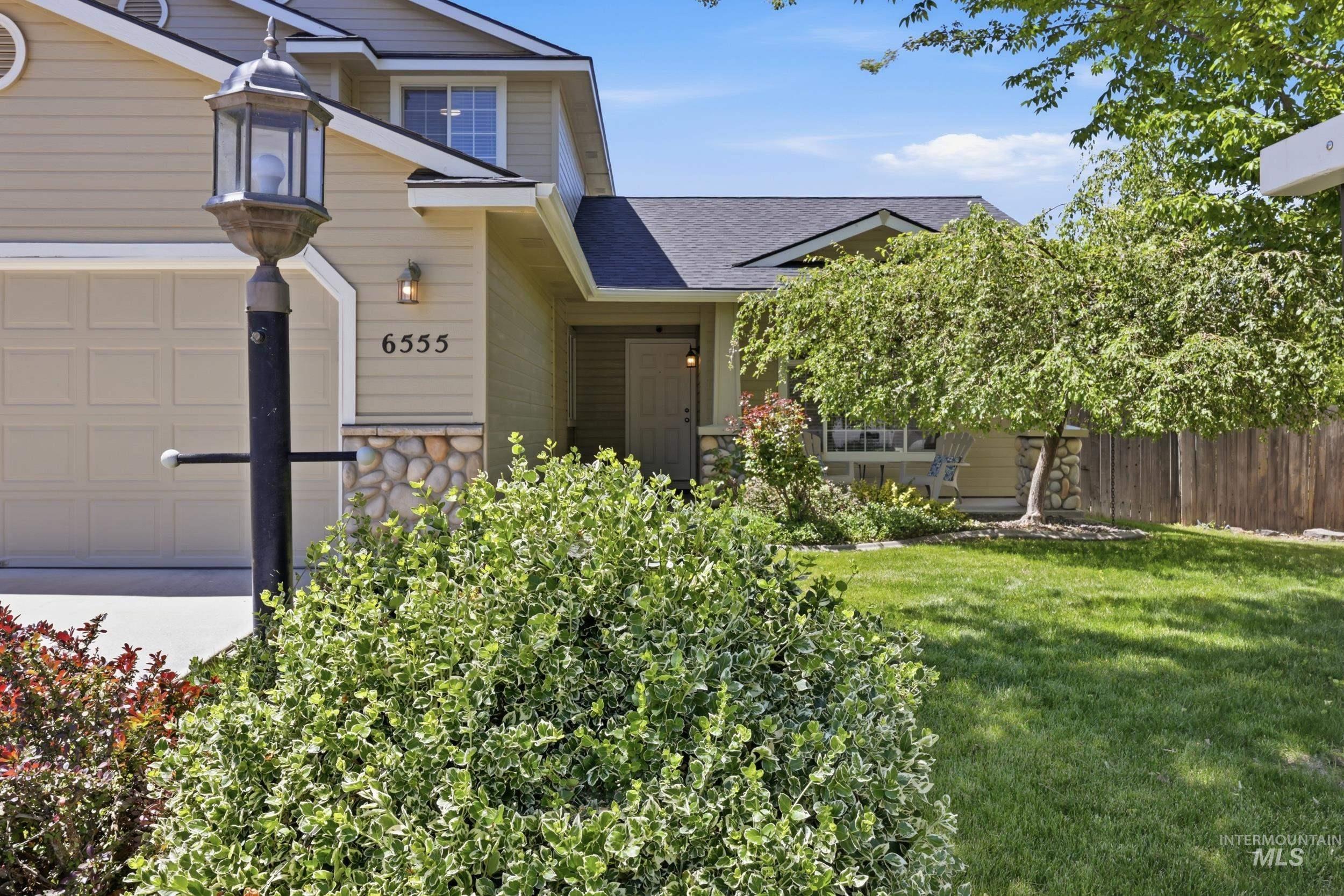 6555 S Moon Pl., Boise, Idaho 83709, 4 Bedrooms, 3 Bathrooms, Residential For Sale, Price $525,000, 98987649