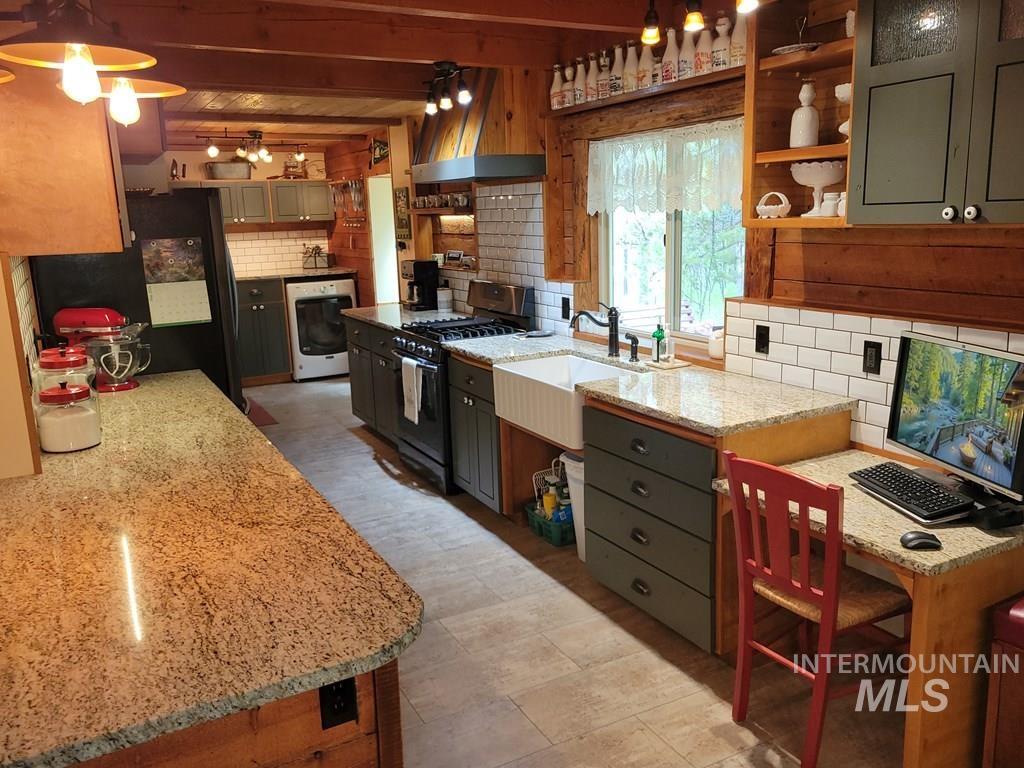 10534 Hwy 55, Cascade, Idaho 83611, 2 Bedrooms, 2 Bathrooms, Residential For Sale, Price $799,900, 98987661
