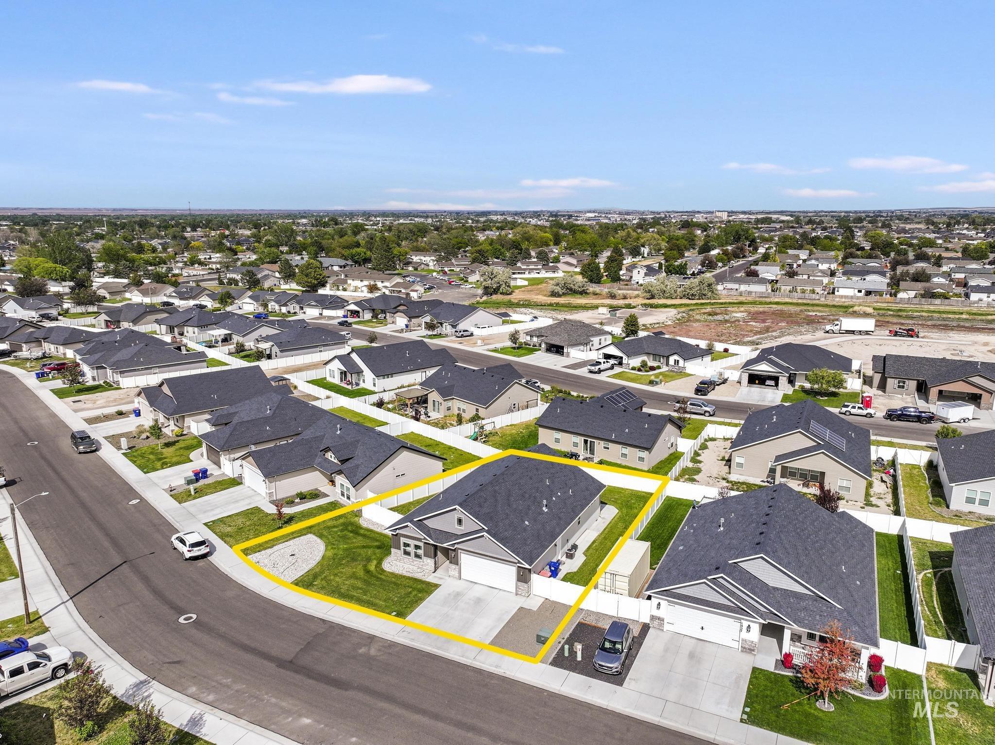 1419 Blue Grouse Way, Twin Falls, Idaho 83301-5978, 3 Bedrooms, 2 Bathrooms, Residential For Sale, Price $415,000, 98987670