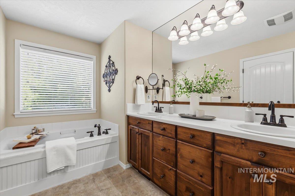 2998 E Shadowwolf Dr, Eagle, Idaho 83616, 5 Bedrooms, 2.5 Bathrooms, Residential For Sale, Price $719,900, 98987690