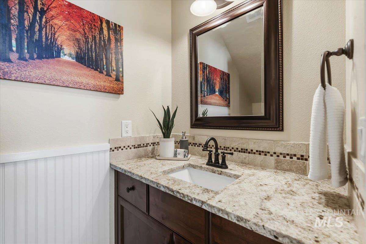 2998 E Shadowwolf Dr, Eagle, Idaho 83616, 5 Bedrooms, 2.5 Bathrooms, Residential For Sale, Price $719,900, 98987690