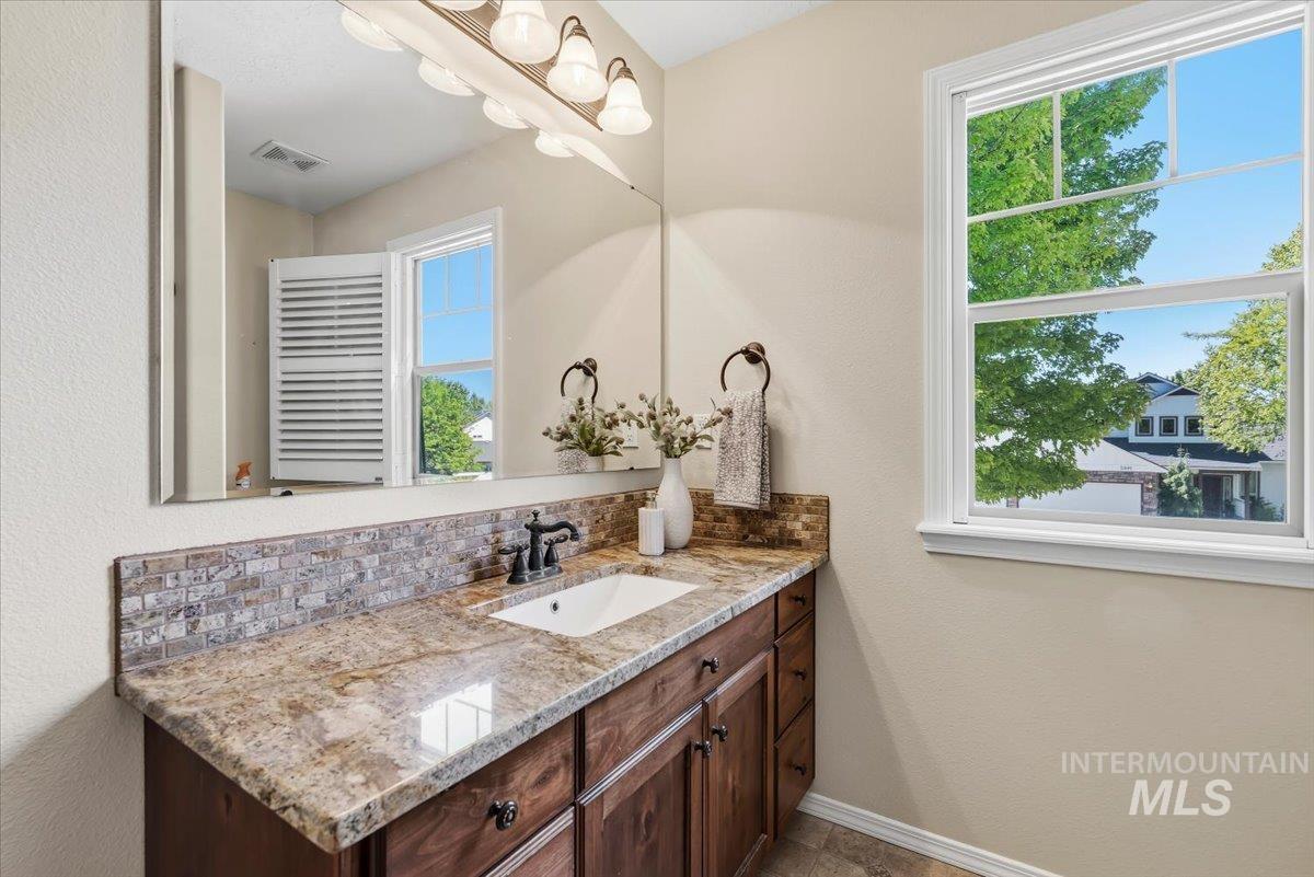 2998 E Shadowwolf Dr, Eagle, Idaho 83616, 5 Bedrooms, 2.5 Bathrooms, Residential For Sale, Price $719,900, 98987690