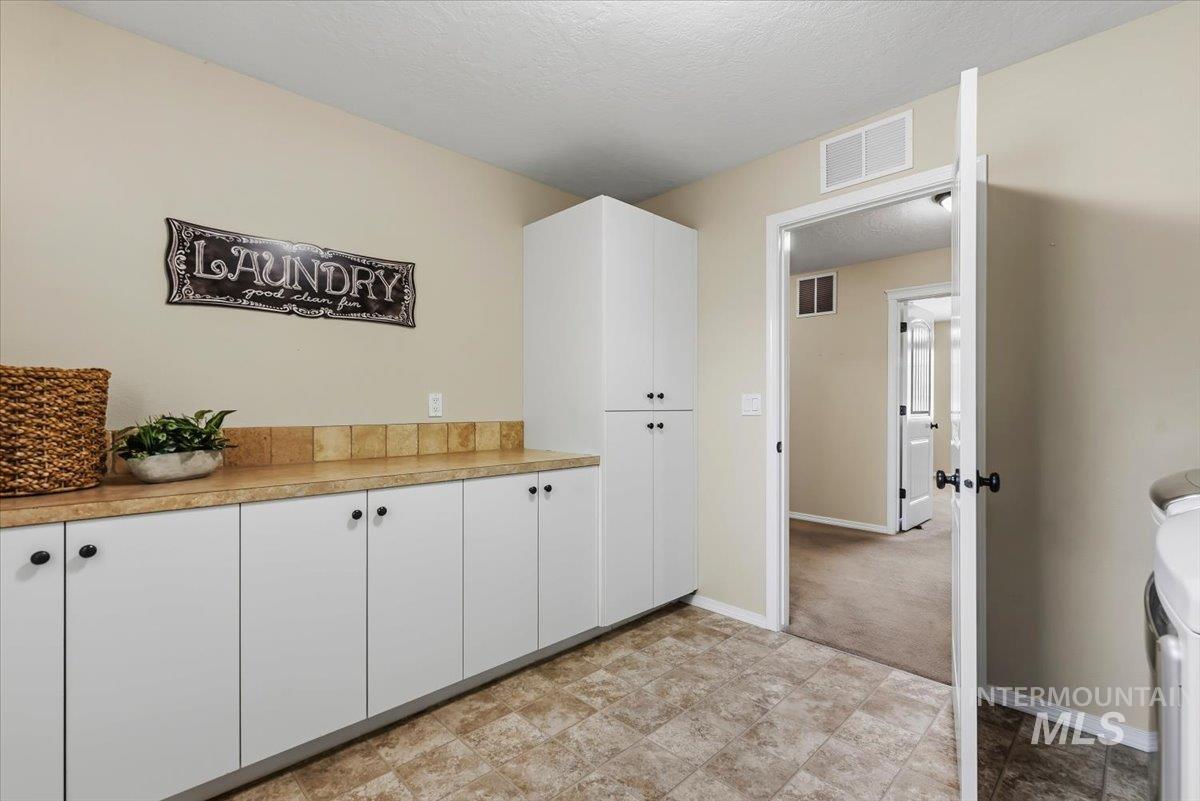 2998 E Shadowwolf Dr, Eagle, Idaho 83616, 5 Bedrooms, 2.5 Bathrooms, Residential For Sale, Price $719,900, 98987690