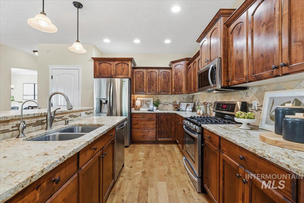 2998 E Shadowwolf Dr, Eagle, Idaho 83616, 5 Bedrooms, 2.5 Bathrooms, Residential For Sale, Price $719,900, 98987690