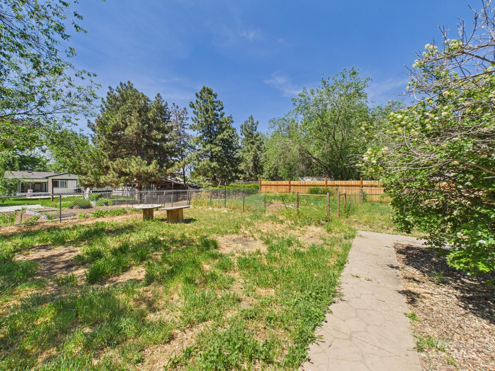 1527 N Plaza Road, Emmett, Idaho 83617, 3 Bedrooms, 1 Bathroom, Residential For Sale, Price $345,000, 98987720