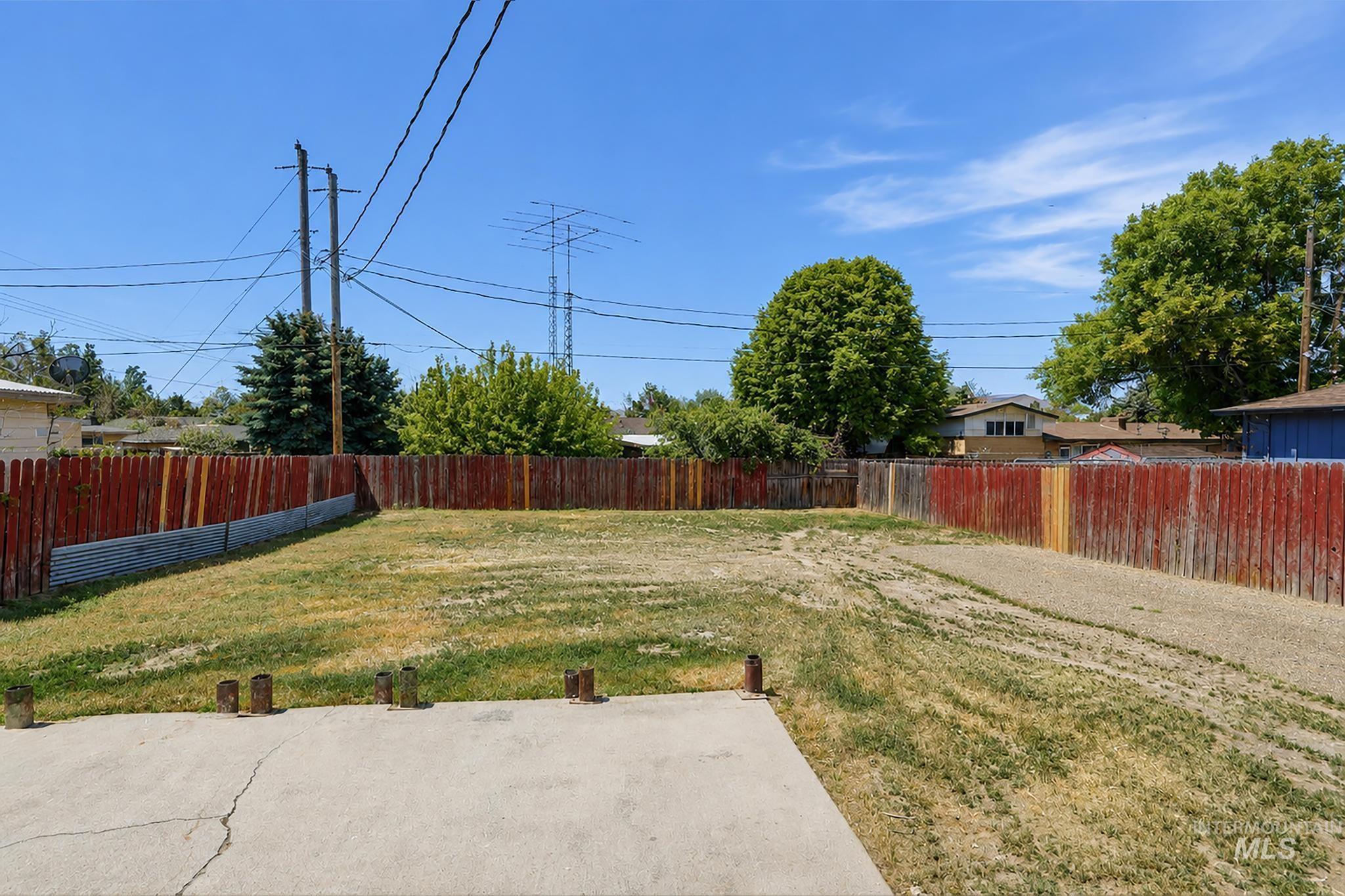 911 Eastland Dr, Twin Falls, Idaho 83301, 5 Bedrooms, 2 Bathrooms, Residential For Sale, Price $325,000, 98987723