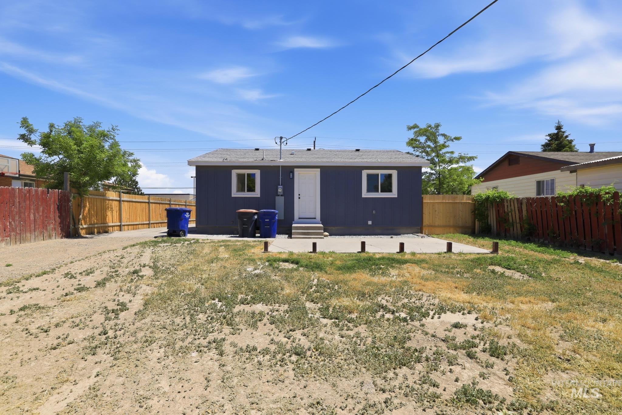 911 Eastland Dr, Twin Falls, Idaho 83301, 5 Bedrooms, 2 Bathrooms, Residential For Sale, Price $325,000, 98987723