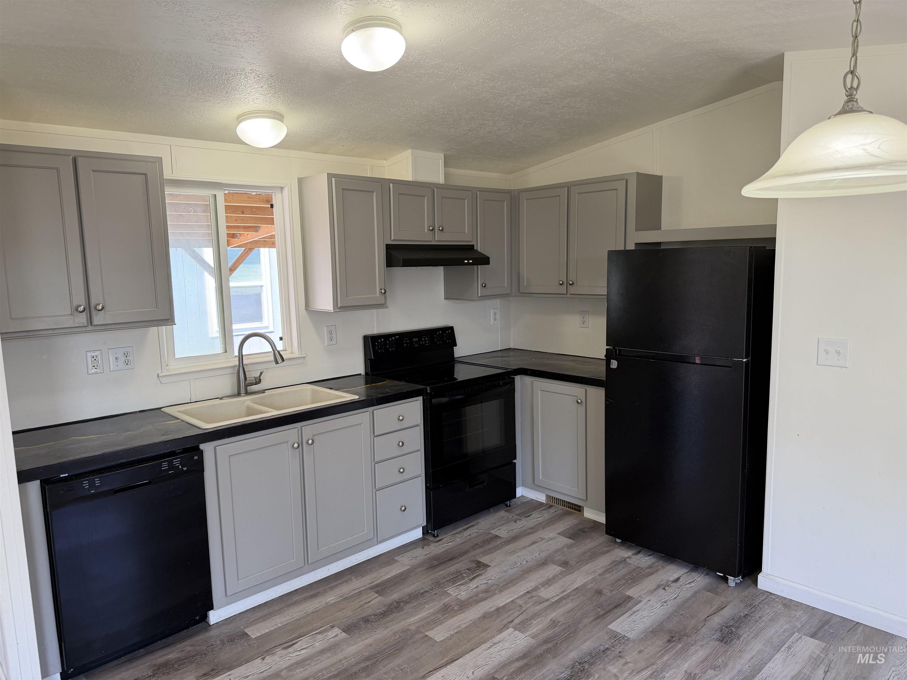 424 Cherry Lane, Meridian, Idaho 83642, 2 Bedrooms, 2 Bathrooms, Residential For Sale, Price $99,900, 98987730
