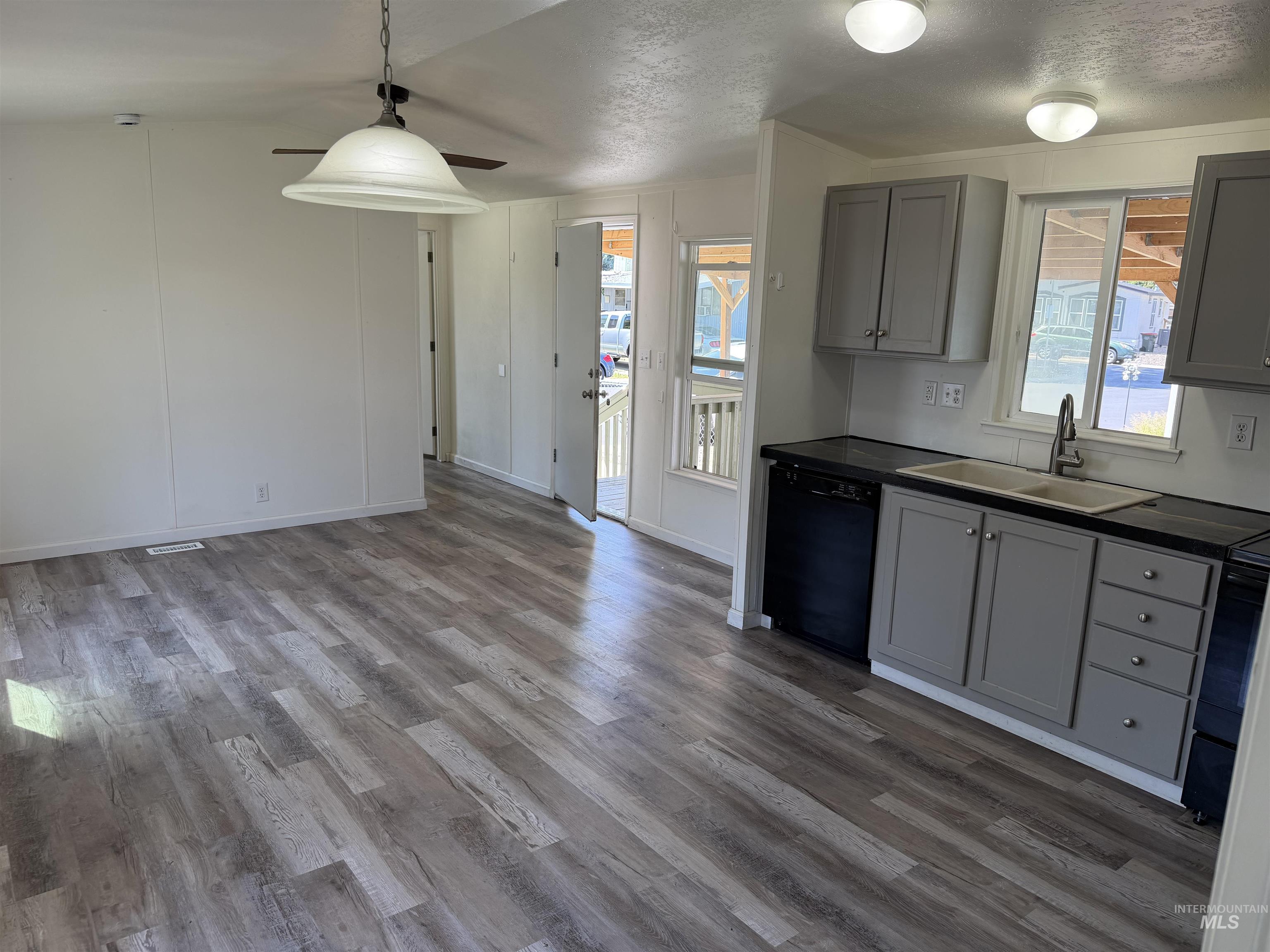 424 Cherry Lane, Meridian, Idaho 83642, 2 Bedrooms, 2 Bathrooms, Residential For Sale, Price $99,900, 98987730