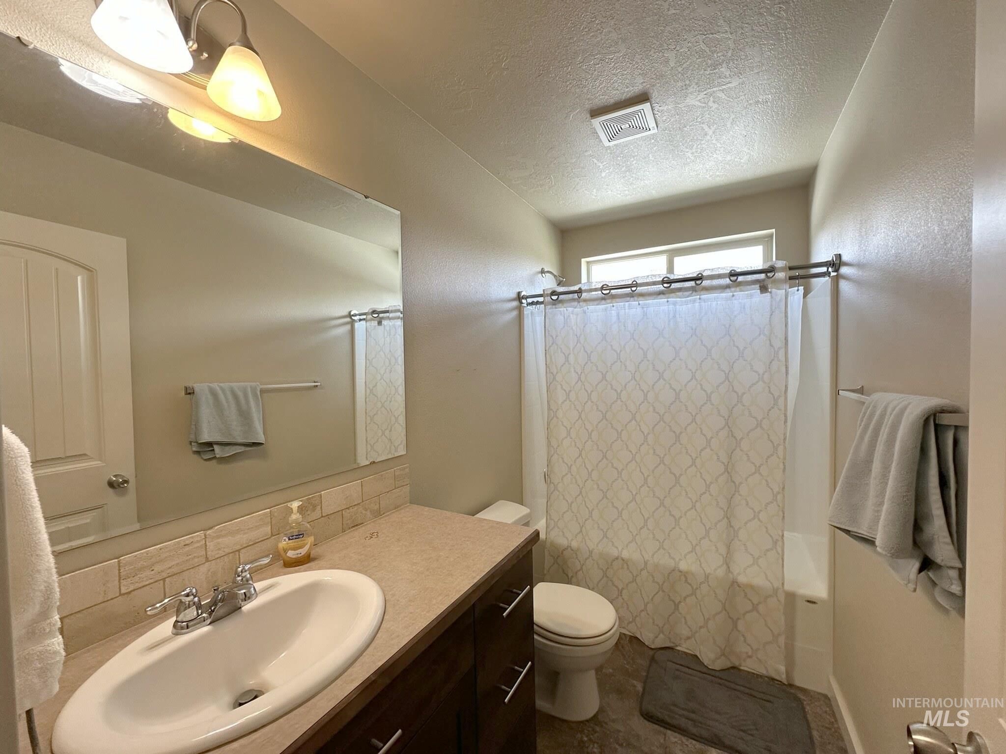 1340 Jakes Drive, Ontario, Oregon 97914, 3 Bedrooms, 2 Bathrooms, Residential For Sale, Price $349,900, 98987735