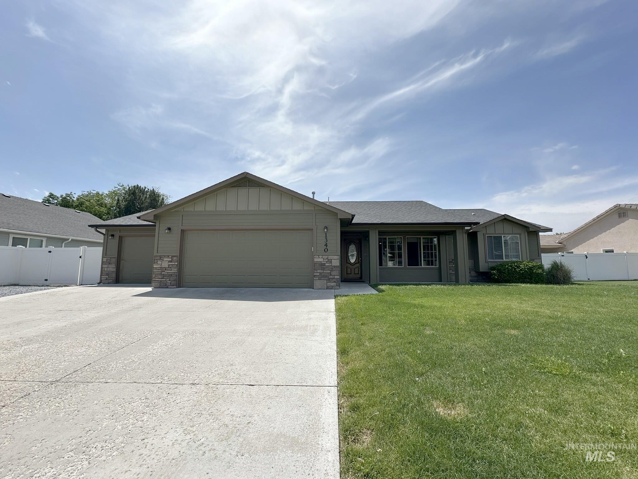 1340 Jakes Drive, Ontario, Oregon 97914, 3 Bedrooms, 2 Bathrooms, Residential For Sale, Price $349,900, 98987735