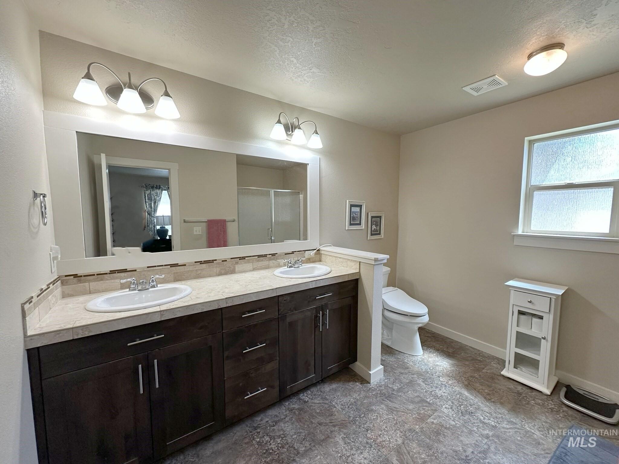1340 Jakes Drive, Ontario, Oregon 97914, 3 Bedrooms, 2 Bathrooms, Residential For Sale, Price $349,900, 98987735