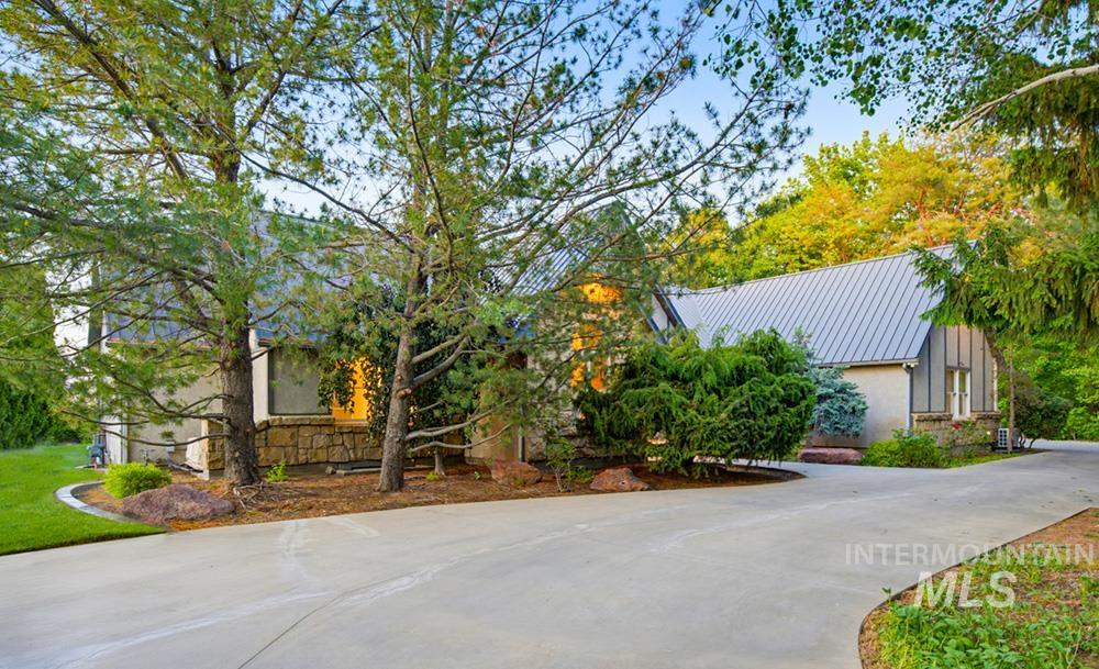 10320 W Whispering Cliffs Dr, Boise, Idaho 83704, 5 Bedrooms, 4.5 Bathrooms, Residential For Sale, Price $1,650,000, 98987741