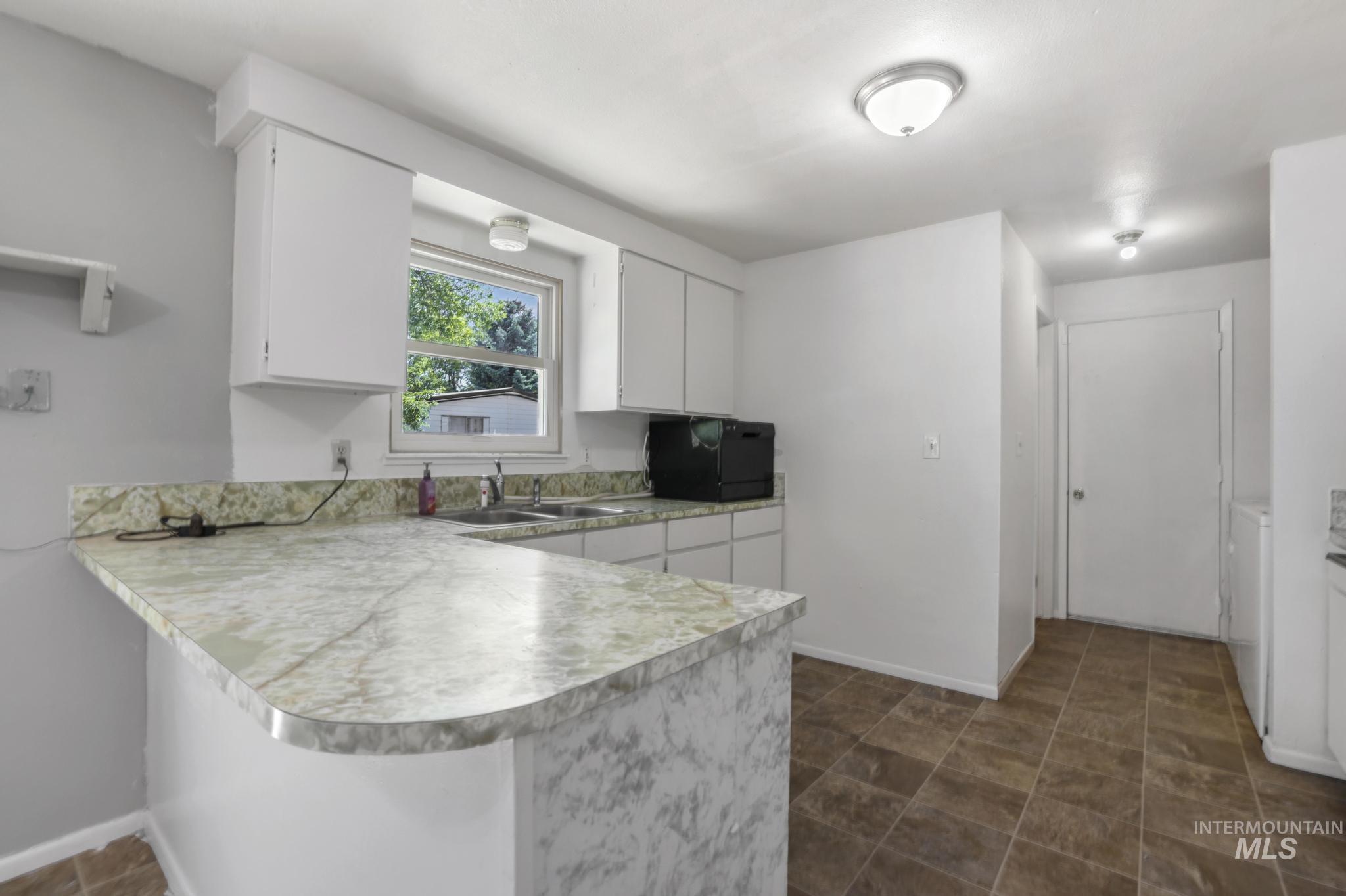 112 Sunset Cir, Buhl, Idaho 83316, 3 Bedrooms, 1.5 Bathrooms, Residential For Sale, Price $255,000, 98987742