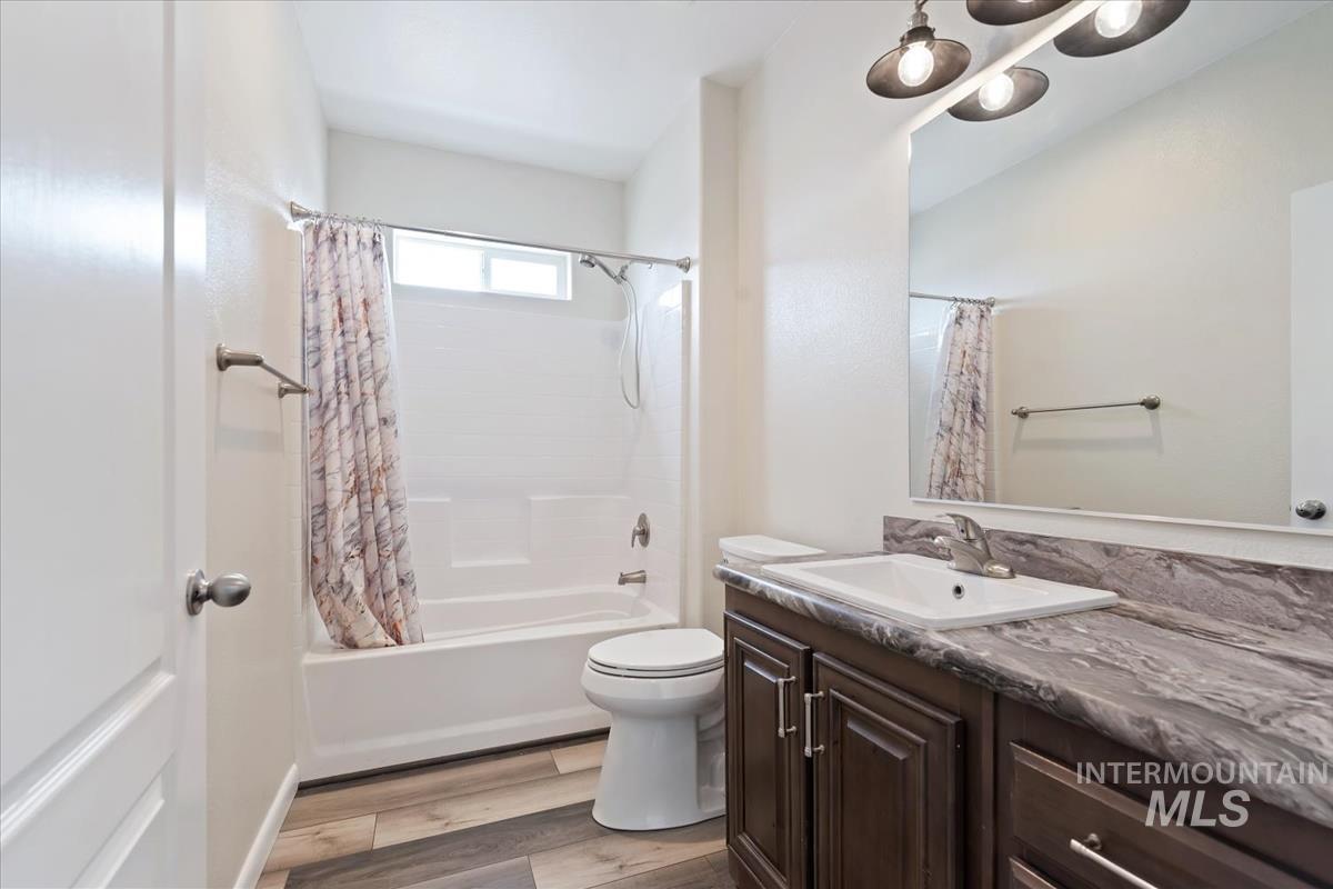 2200 SE Lone Star Dr, Mountain Home, Idaho 83647, 4 Bedrooms, 2 Bathrooms, Residential For Sale, Price $524,900, 98987747