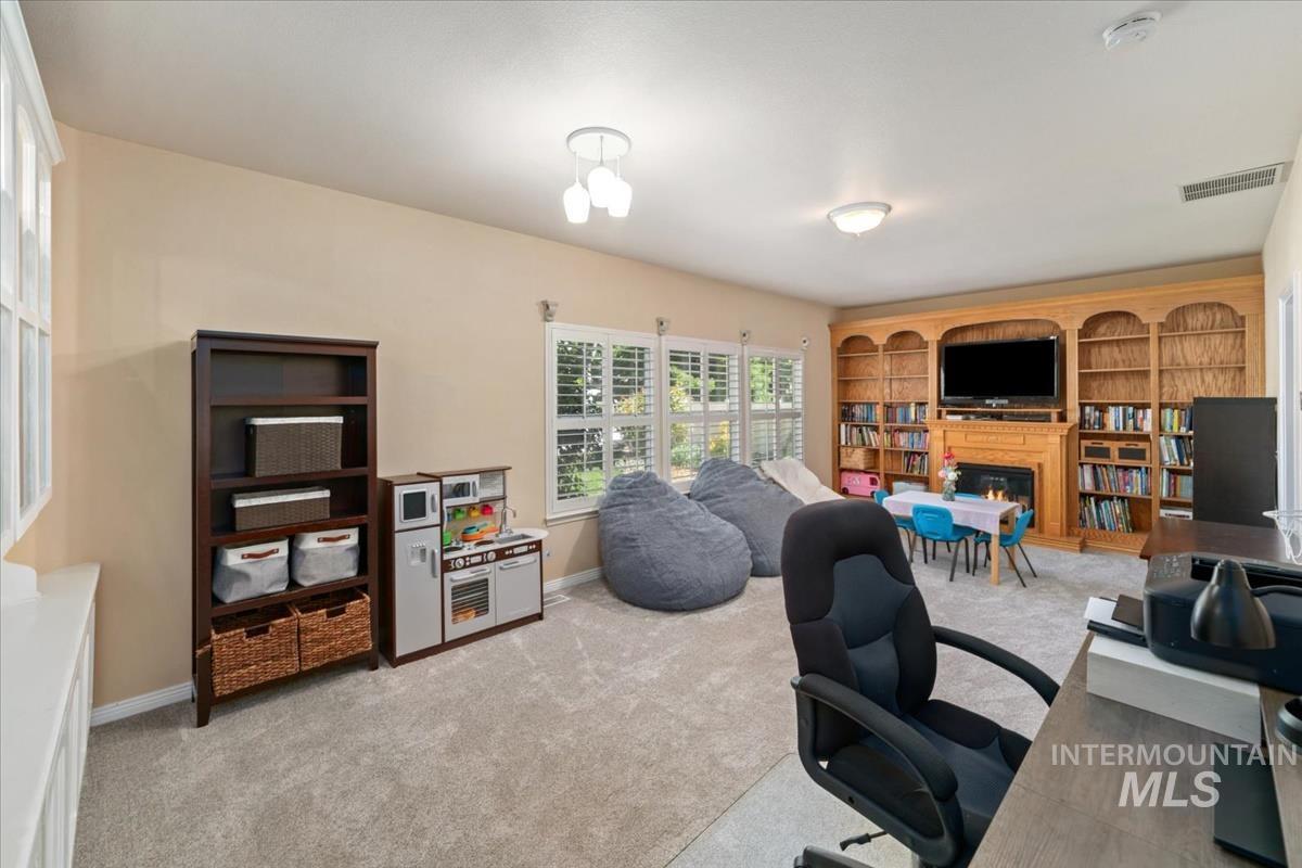 5804 N Applebrook Way, Boise, Idaho 83713, 4 Bedrooms, 3 Bathrooms, Residential For Sale, Price $559,900, 98987750