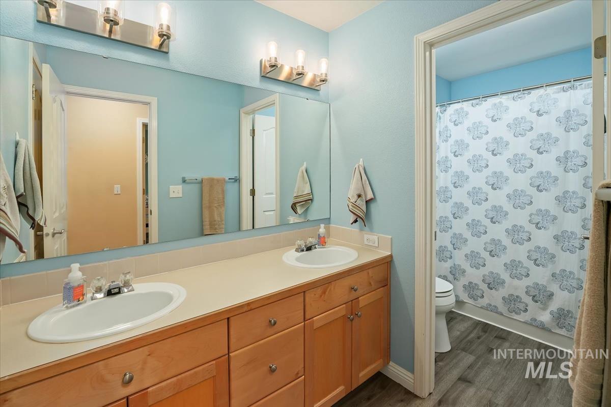5804 N Applebrook Way, Boise, Idaho 83713, 4 Bedrooms, 3 Bathrooms, Residential For Sale, Price $559,900, 98987750
