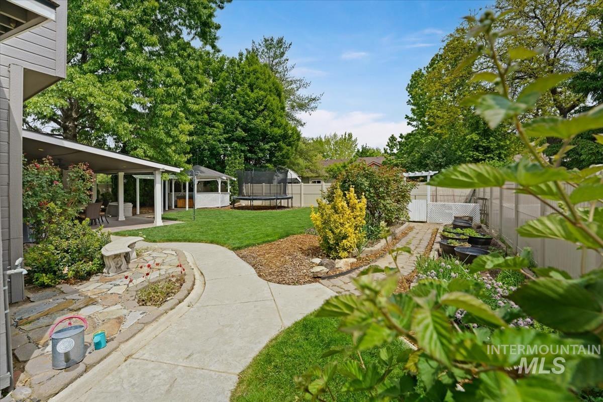 5804 N Applebrook Way, Boise, Idaho 83713, 4 Bedrooms, 3 Bathrooms, Residential For Sale, Price $559,900, 98987750