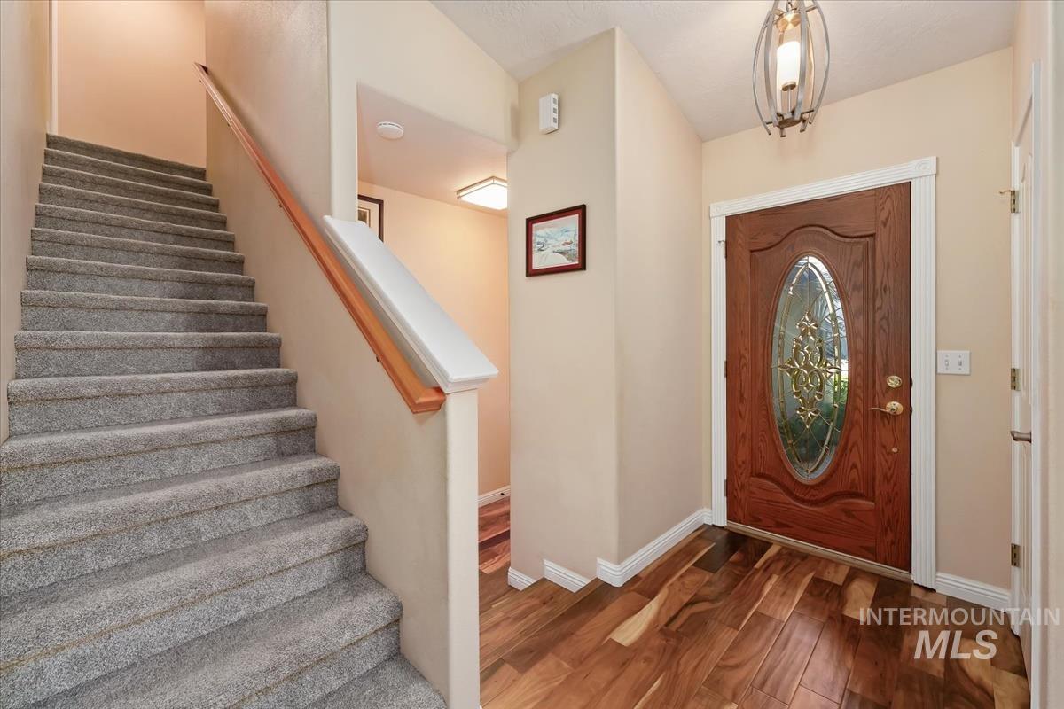 5804 N Applebrook Way, Boise, Idaho 83713, 4 Bedrooms, 3 Bathrooms, Residential For Sale, Price $559,900, 98987750