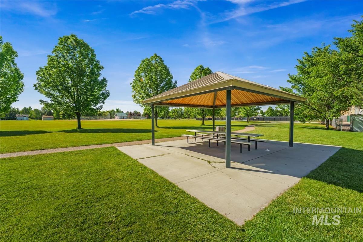 5804 N Applebrook Way, Boise, Idaho 83713, 4 Bedrooms, 3 Bathrooms, Residential For Sale, Price $559,900, 98987750