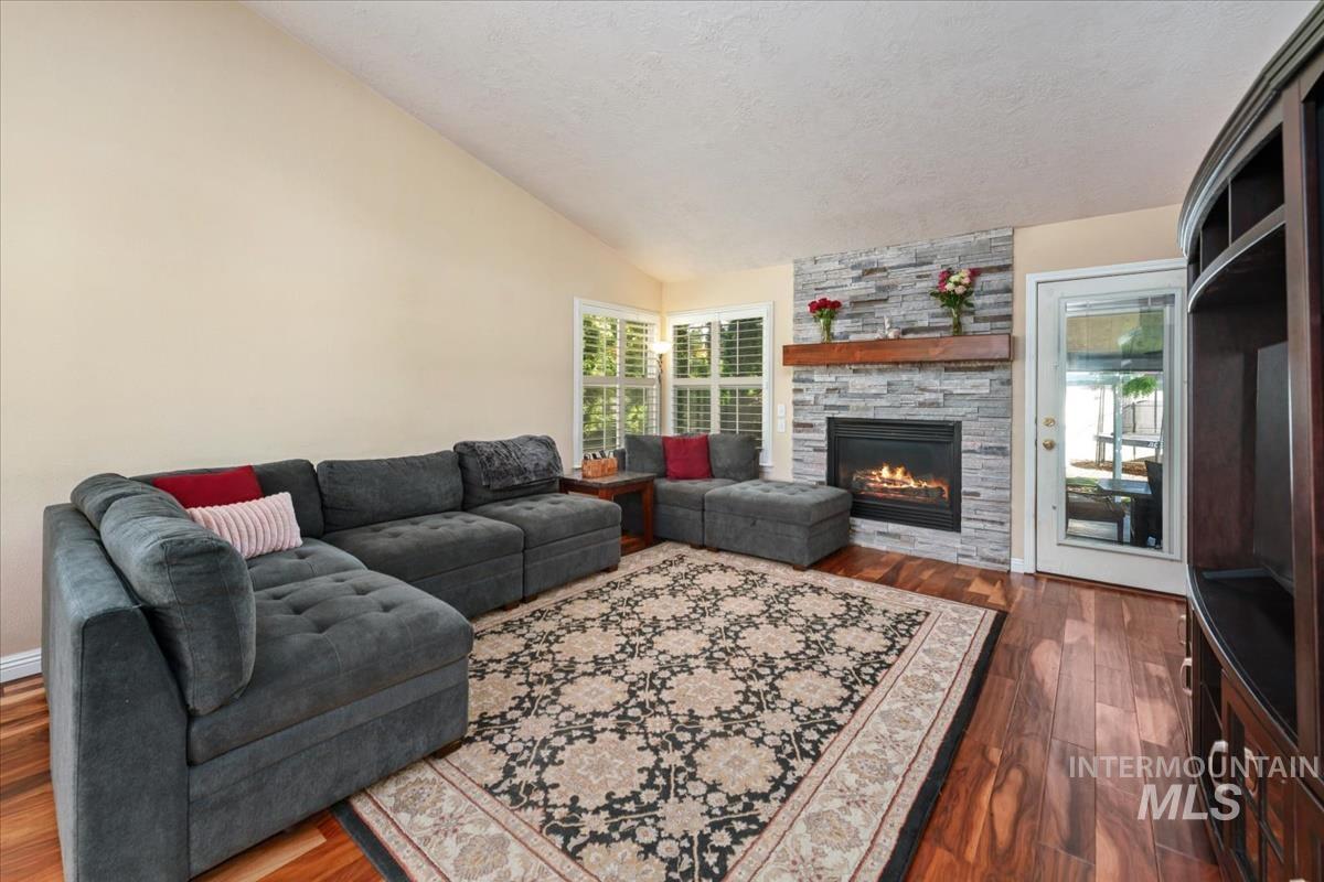 5804 N Applebrook Way, Boise, Idaho 83713, 4 Bedrooms, 3 Bathrooms, Residential For Sale, Price $559,900, 98987750