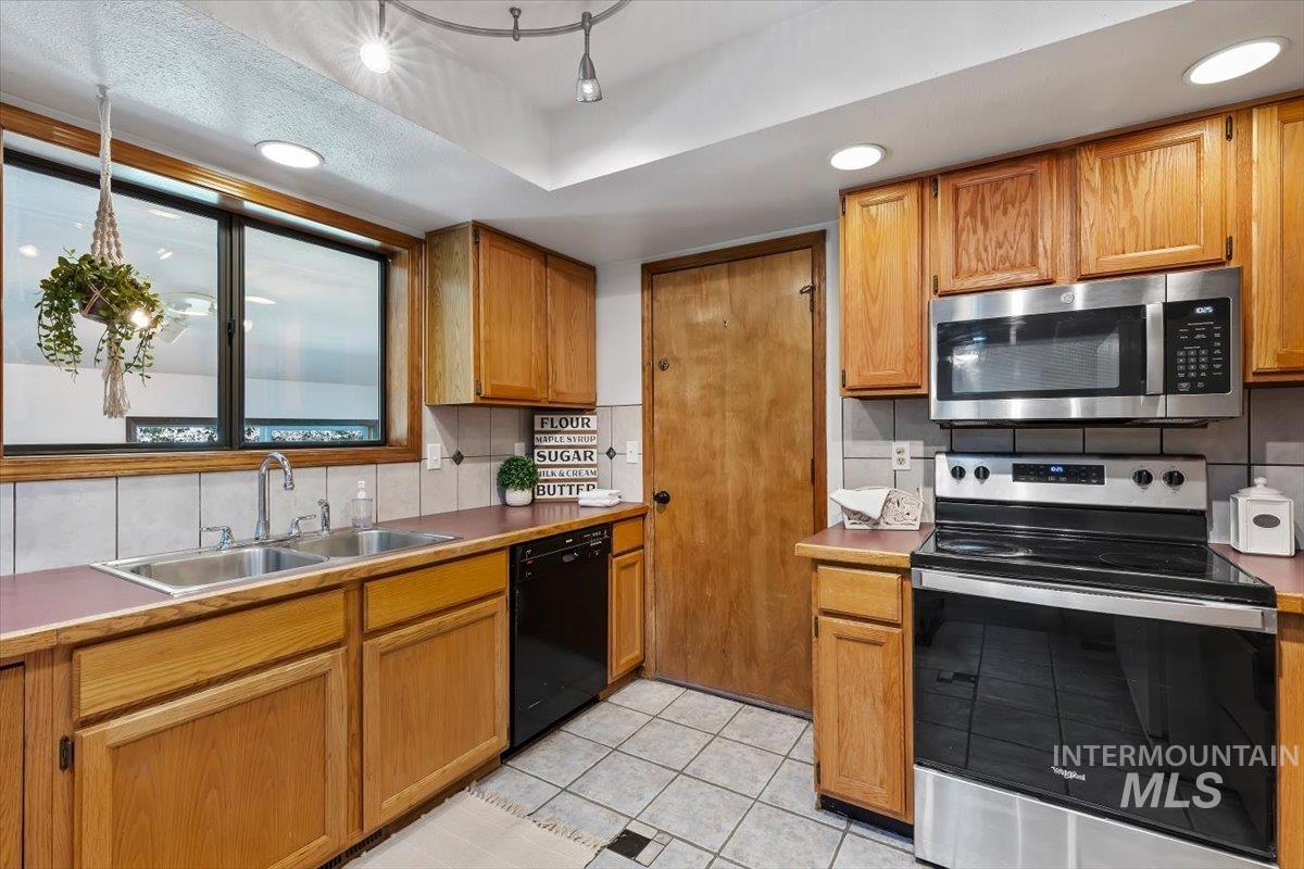 925 N 14th East St, Mountain Home, Idaho 83647, 4 Bedrooms, 3 Bathrooms, Residential For Sale, Price $386,999, 98987760