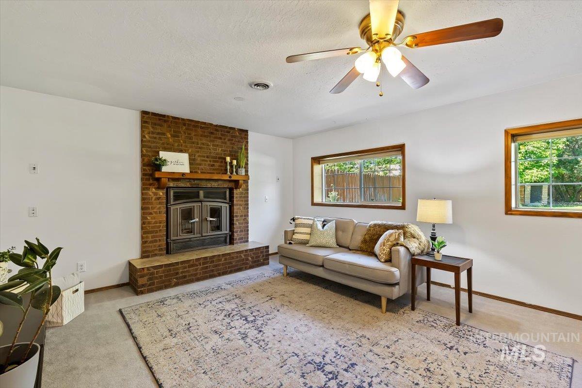 925 N 14th East St, Mountain Home, Idaho 83647, 4 Bedrooms, 3 Bathrooms, Residential For Sale, Price $386,999, 98987760