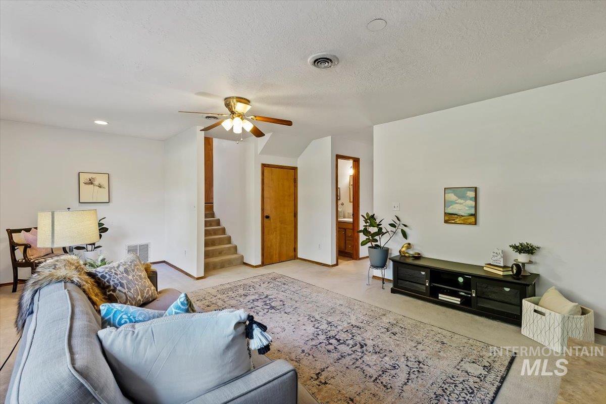925 N 14th East St, Mountain Home, Idaho 83647, 4 Bedrooms, 3 Bathrooms, Residential For Sale, Price $386,999, 98987760