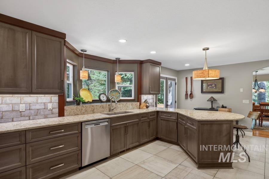 1761 Little Bear Ridge, Troy, Idaho 83871, 3 Bedrooms, 3 Bathrooms, Residential For Sale, Price $1,100,000, 98987768
