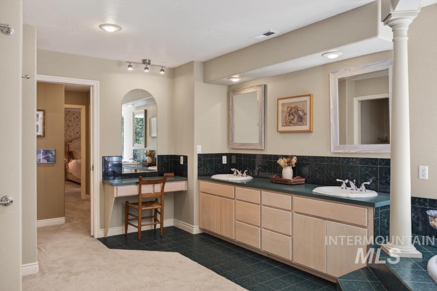 1761 Little Bear Ridge, Troy, Idaho 83871, 3 Bedrooms, 3 Bathrooms, Residential For Sale, Price $1,100,000, 98987768